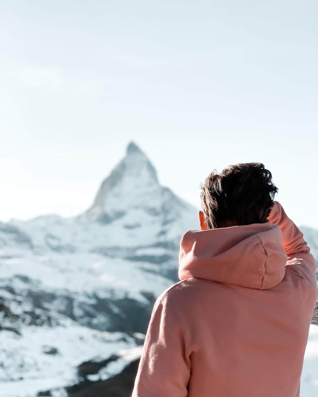 ヴァレンティン・シュトッカーのインスタグラム：「NATURE AS A RESET . . . . @zermatt.matterhorn #impressive  @evelynnes ♥️」