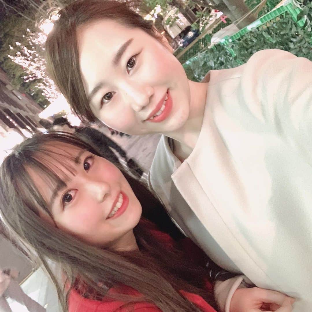 上野瑚子のインスタグラム：「大学卒業以来♡ 平日ランチ次はしたーい！ . . . #keio #慶應 #仲通り #イルミネーション #丸の内 #丸の内イルミネーション #丸の内仲通り #丸の内ol #自撮り」