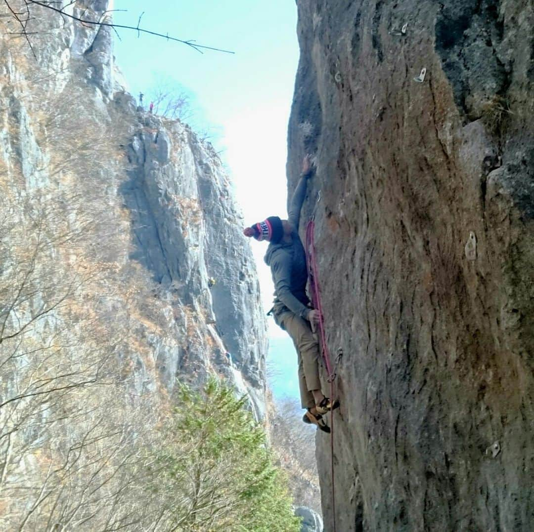 平山ユージさんのインスタグラム写真 - (平山ユージInstagram)「I send Candle dancer 💃 8b 2nd ascent ✨✨This route hasn’t done 2nd ascent for 6 month😳 I’m so happy for all✨✨to be in nature, did some new routes and safely back in home as usual 🏡   キャンドルダンサー💃の第二登に成功✨✨このルートは初登以来６ヶ月、第二登がいなかった😳  自然の中に身を置き、新しいルートに成功し、そしていつも通り安全に家に帰れたこと、本当に素晴らしい一日でした🙏🏡 @ogano_town  @oganoclimbing  @thenorthfacejp  @thenorthface  @beal.official  @blackdiamond  @climbskinspain  @carbongrip  #mtfutago #小鹿野町観光大使　#キャンドルダンサー　#二子山」11月15日 22時02分 - yuji_hirayama_stonerider