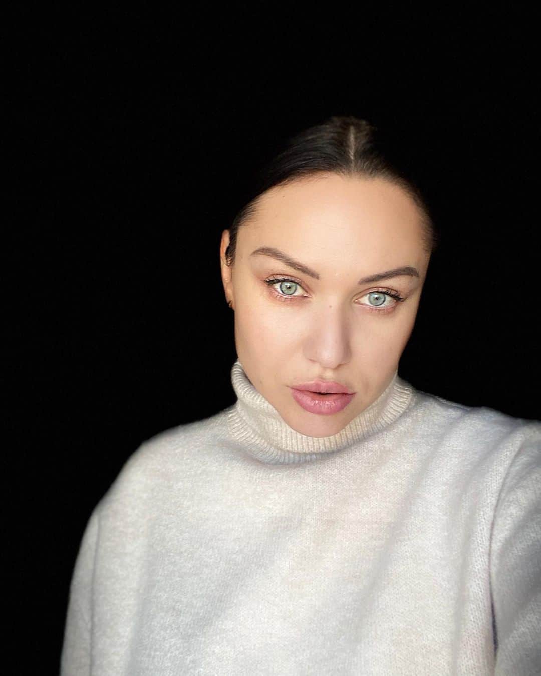 レネタ・カムベロバのインスタグラム：「Е, в крайна сметка всичко е въпрос на вкус 🖤」