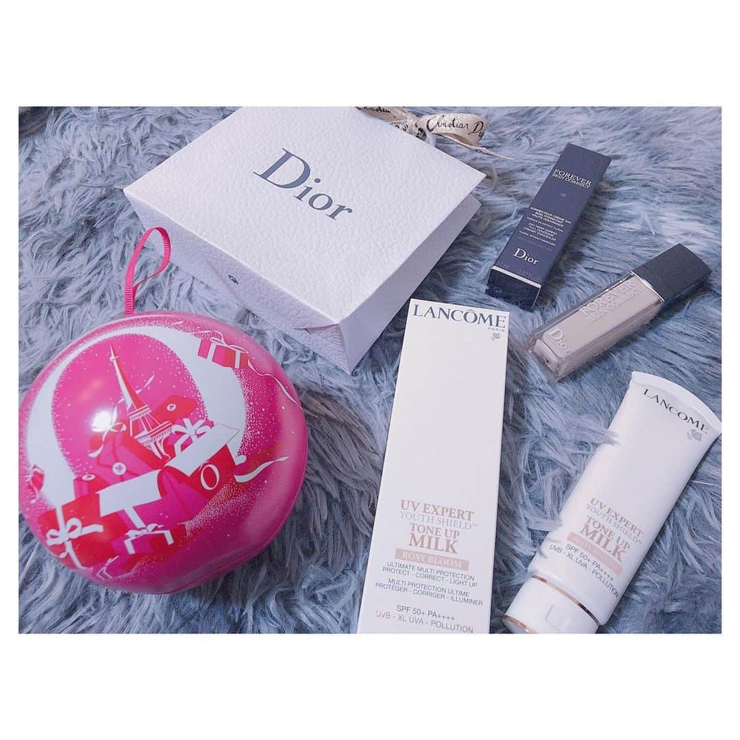 篠崎瑞希のインスタグラム：「.﻿ ﻿ 買ってきたよ💄﻿ コンシーラーは一番明るい色を勧められたので0Nです◎ しっとりしていてとても使い心地がいい…🥰 ﻿ #dior#diormakeup#LANCOME#makeupbase#化粧下地#コンシーラー#デパコス購入品#デパコス  #셀스타그램#얼스타그램#粉我#me#赞#셀피#일본여자#소통#소통해요#l4likse#like4likes#f4f」