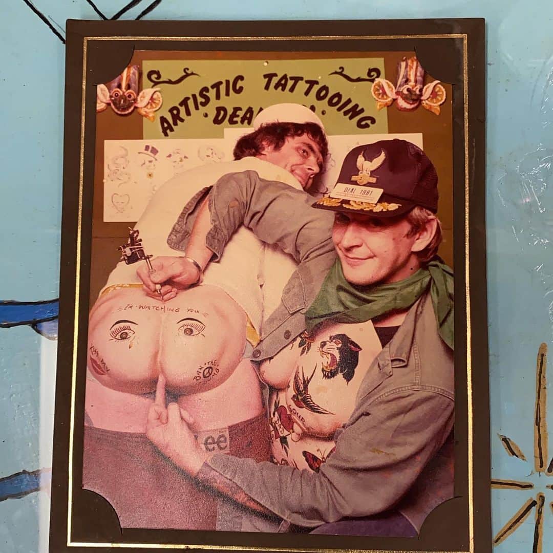 アムステルダム・タトゥー・ミュージアムのインスタグラム：「Me and Tony yselstein. Deal Tattoo Convention 1981 by Painless Jeff」