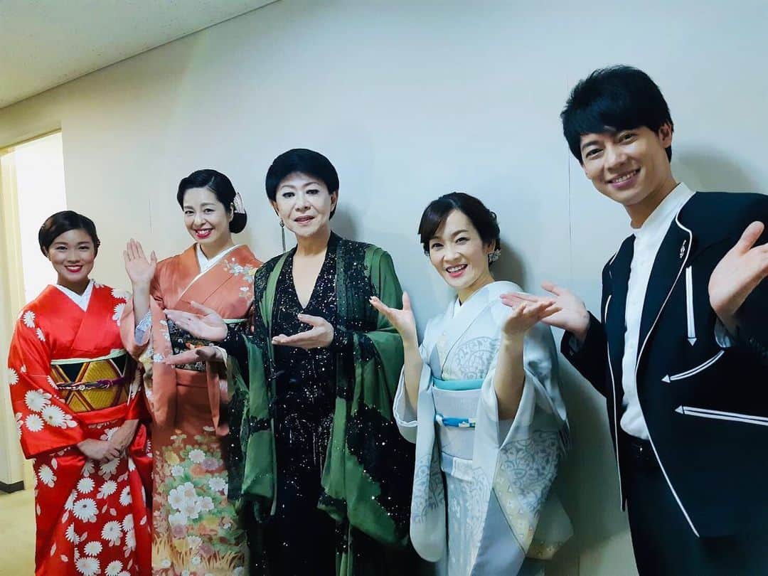 松阪ゆうきのインスタグラム：「新BS日本のうた @京都府綾部市  ご覧下さいました皆さま ありがとうございました♪  21日(土) 12:00〜13:30 27日(金) 16:30〜18:00  再放送がございますので、 是非NHKBSプレミアムご覧下さいませ💖  一枚目は、 左から出光仁美さん、瀬口侑希さん、美川憲一さん、永井裕子さん、松阪ゆうき  二枚目は、 ロンリーチャップリンご一緒させて頂きました。Ms.OOJAさんと👏  三枚目は新曲パネル 四枚目は綾部市のゆるキャラ『まゆピー』と。  #松阪ゆうき #nhkbsプレミアム #新曲 #遥かな人よ #msooja さん #美川憲一 さん #瀬口侑希 さん #永井裕子 さん #出光仁美 さん #まゆピー #新bs日本のうた」