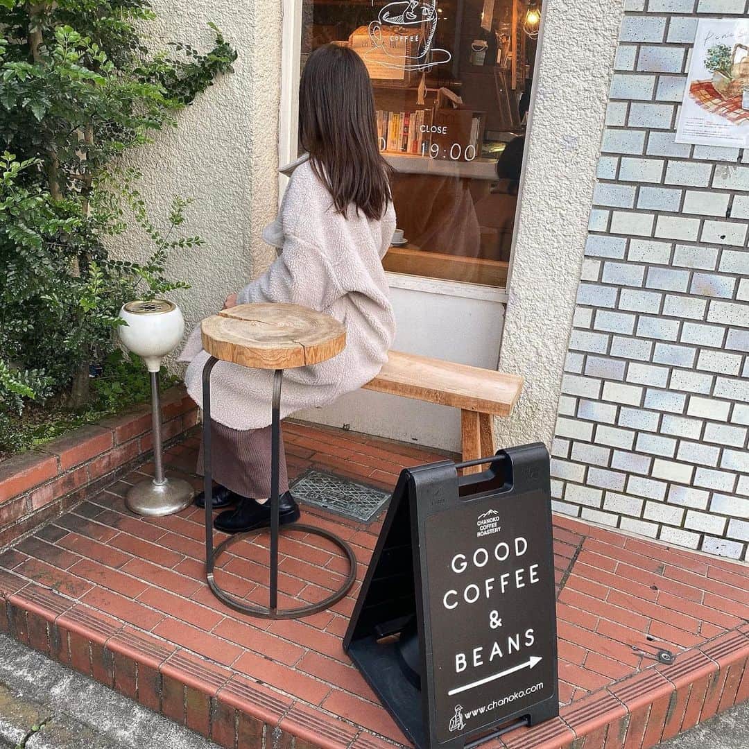 柿崎裕美のインスタグラム：「よいカフェを見つけた♥  髪の毛伸びたなぁ…👩🏻笑  #☕️#cafe」