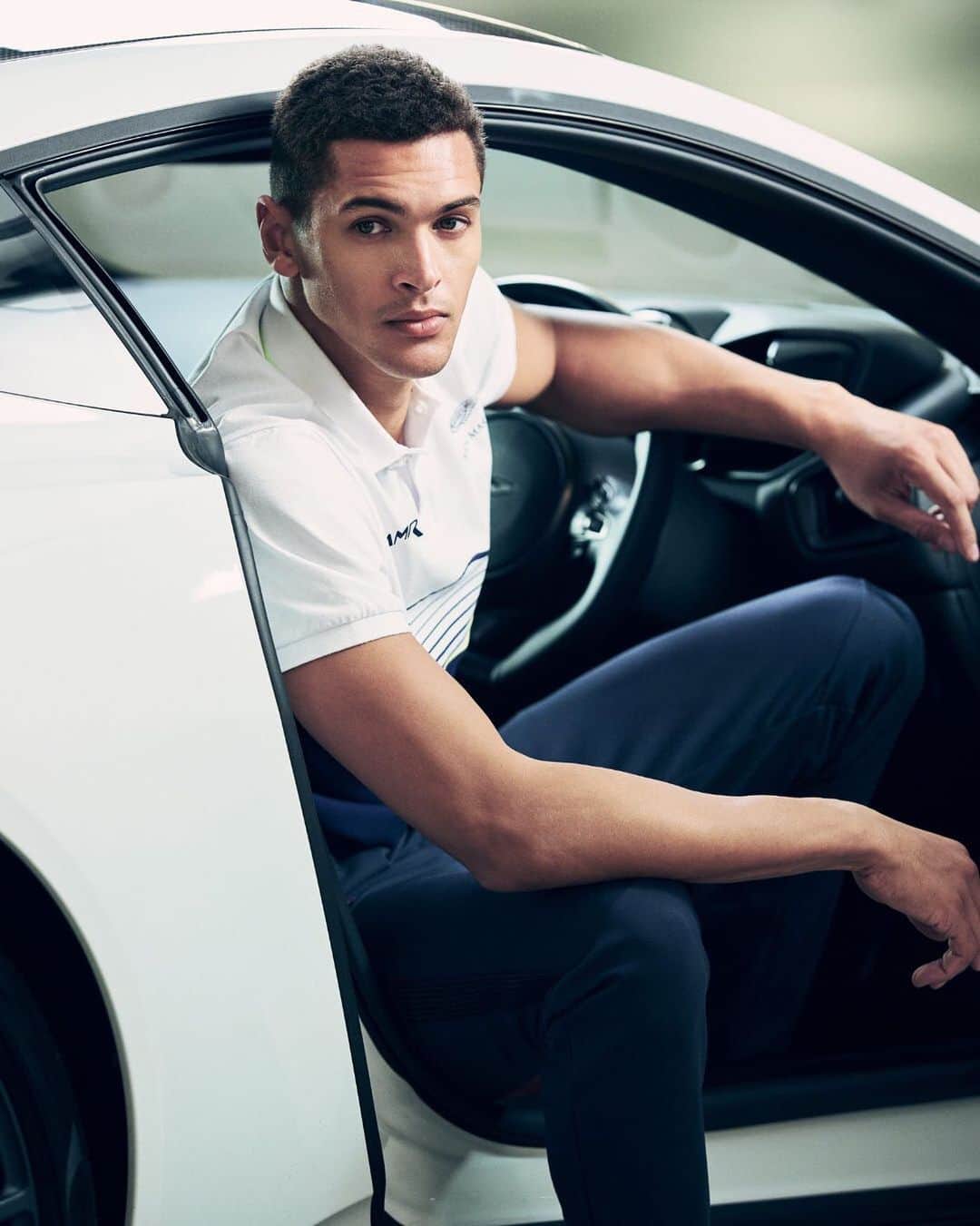 ハケットのインスタグラム：「Created for those who know how to combine passion and style. Find out more about our Aston Martin collection in our bio. #STAYHackett」