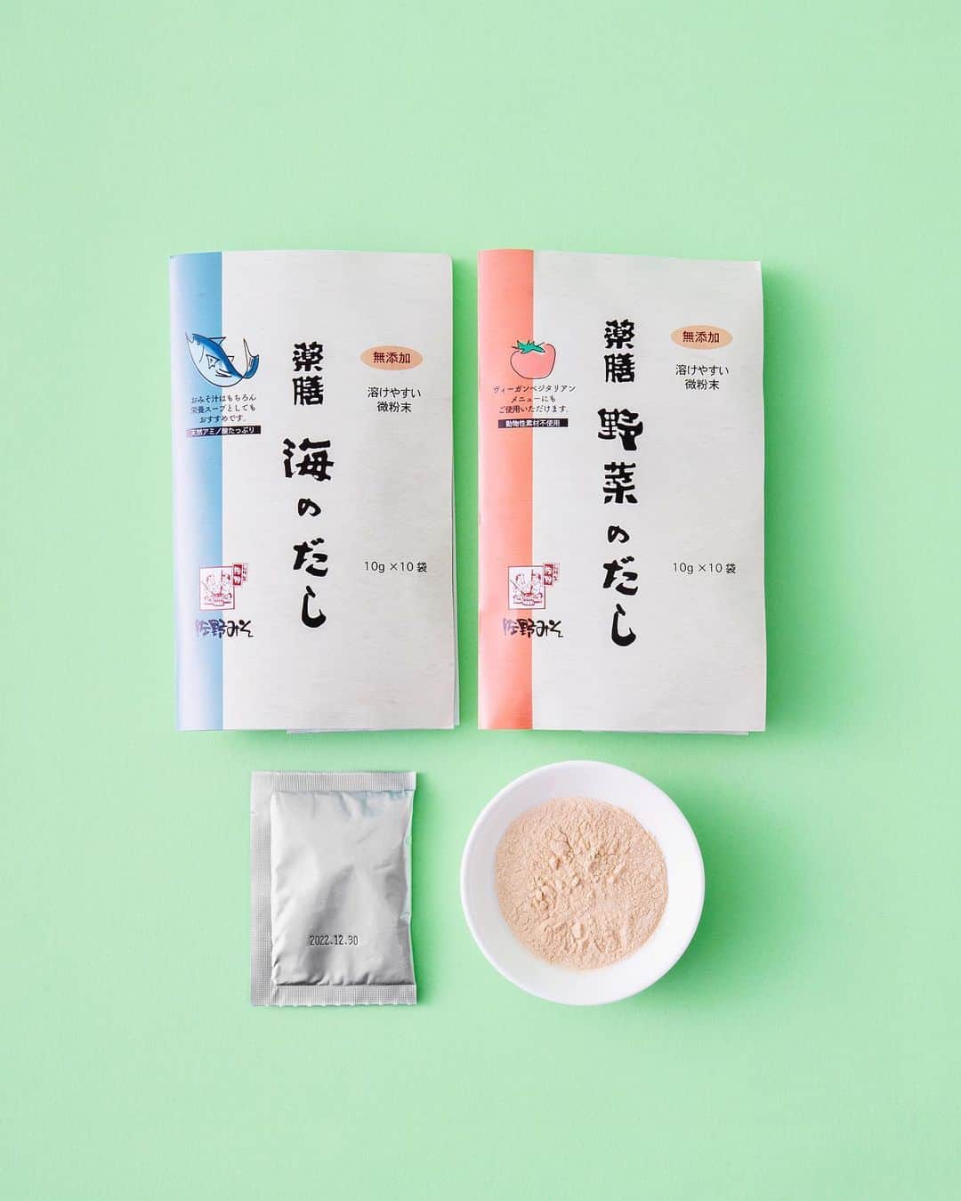 Hanako公式さんのインスタグラム写真 - (Hanako公式Instagram)「血のめぐりを促し、冷えを解消。パスタやシチューの隠し味にも🐟🥕﻿ ﻿ 「薬膳海のだし・薬膳野菜のだし」﻿ 生姜、甘草、なつめなど9種類の薬膳食材をブレンド。微細なパウダー状でさっと溶けるので、お味噌汁はもちろん、いろんな料理に使いやすい。毎日使うおだしこそ、無添加で食塩不使用にこだわって。﻿ ﻿ 【Hanako1190_気持ちいい生活の選びかた】﻿ #Hanako #Hanako_magazine #SDGs #sustainabledevelopmentgoals #サスティナブル #サステナブル #フェアトレード #環境に優しい #地球に優しい #サスティナブルな暮らし #エシカルフード #漢方 #冬の薬膳 #食養生 #簡単レシピ #おうちごはん #丁寧な暮らし #だし #出汁 #photoby_KenyaAbe﻿」11月15日 22時13分 - hanako_magazine