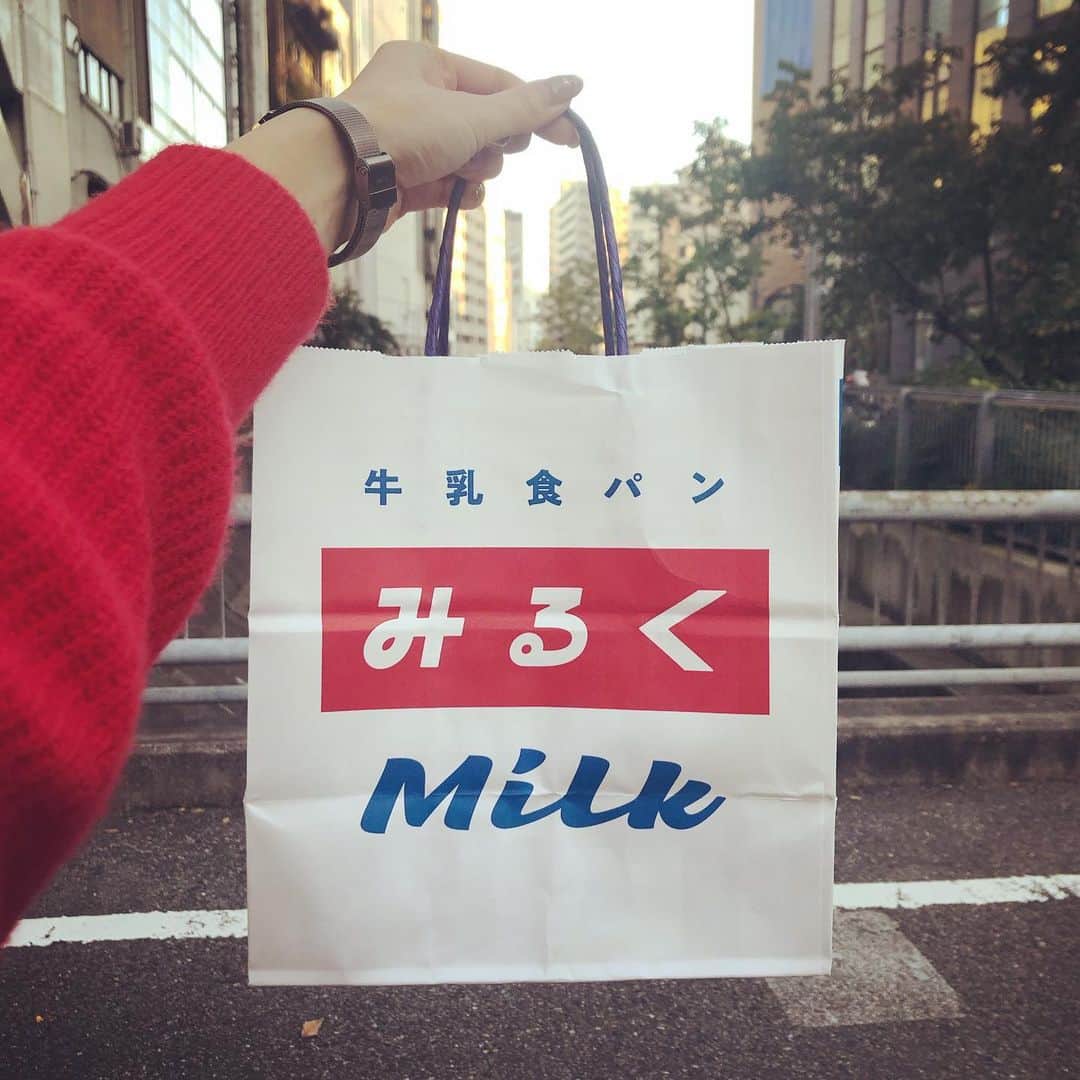 RUUNAのインスタグラム：「. . 牛乳食パン🥛🍞 明日の朝ごはんが楽しみ。 . . #bread #milk #morning #breakfast  #happy #love #shibuya #tokyo  #牛乳食パン #ミルク #食パン  #渋谷 #専門店」