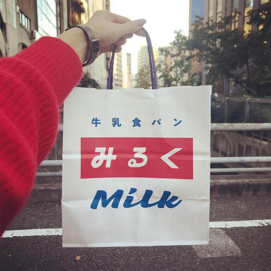 のインスタグラム：「. . 牛乳食パン🥛🍞 明日の朝ごはんが楽しみ。 . . #bread #milk #morning #breakfast  #happy #love #shibuya #tokyo  #牛乳食パン #ミルク #食パン  #渋谷 #専門店」