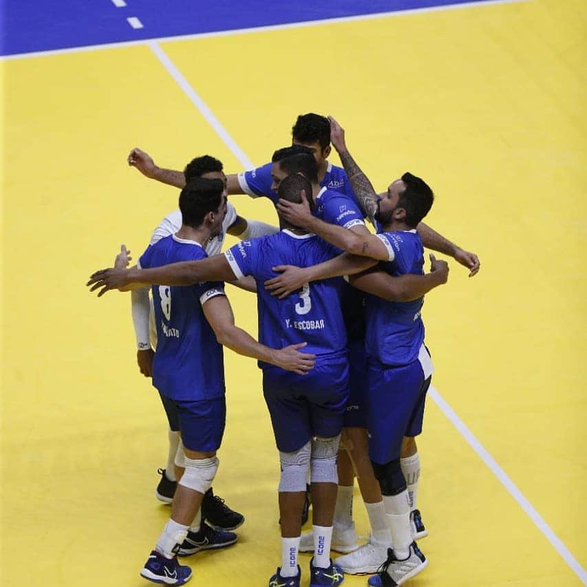 ウィリアム・アルジョナのインスタグラム：「"A vitória só acontece na vida de quem acredita"  Hoje as 21:30hs no @sportv Minas tenis clube X EMS Taubaté  Fiquem de olho!!  #votecerto #escolhacerto #naovoteemquemusaofundao #volleyball #volei #paixao #minastenisclube #grupo   @icone @axial.diagnosticos @_instanewton」