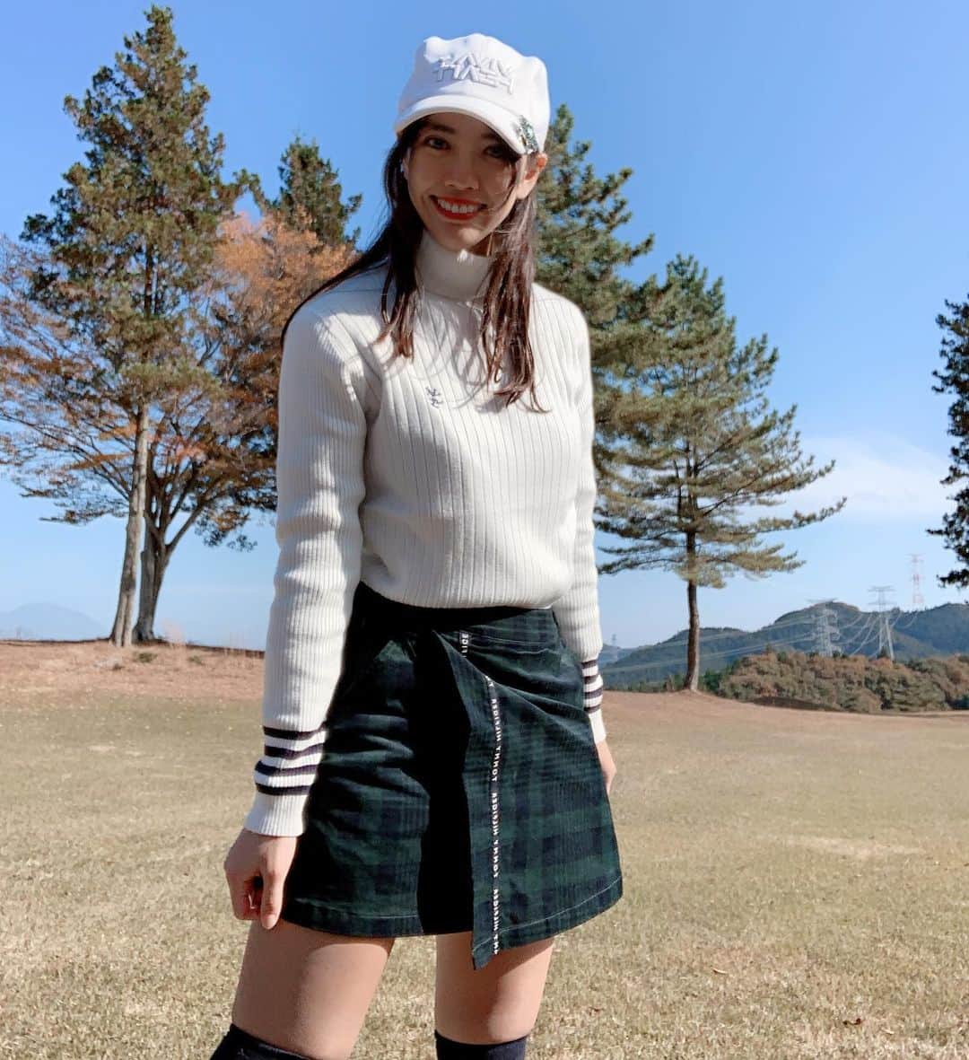 hina2221のインスタグラム：「久々ゴルフ⛳️💕 最近ゴルフ行けてなかったから 行けると本当嬉しい😊 . . . .  #ゴルフ#ゴルフ女子 #ゴルフスイング #ゴルフスイング動画 #ゴルジョモ#ゴルフウェア #ゴルフコーデ #ゴルフ男子 #ゴルフ好きな人と繋がりたい#vg_fashion#golf_with_you#gj_press」