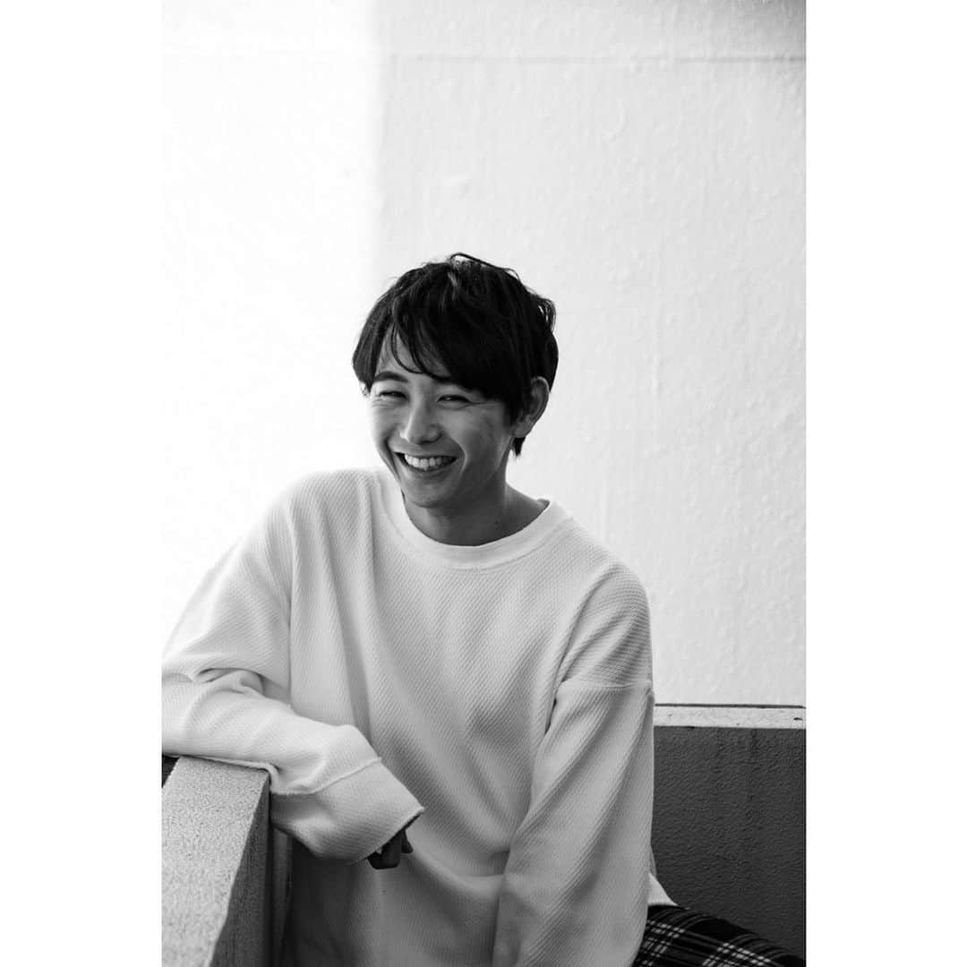 須賀健太のインスタグラム：「夜もあげちゃう！ （全体のバランス見て一回あげた写真変えたのは内緒）  photographered / 櫻井圭佑　　　 　@sakurai_keisuke0  hairmake / MIKAMI assistant / JUNYA」