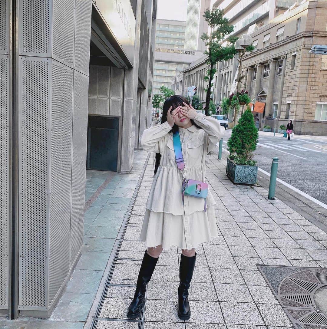 長尾しおりさんのインスタグラム写真 長尾しおりinstagram 激カワ バッグ あと多分この変なポーズにハマってた 旧居留地 神戸 神戸旅行 神戸観光 Candystripper Marcjacobs ワンピース ワンピースコーデ ロングブーツ 秋コーデ 秋服コーデ 秋