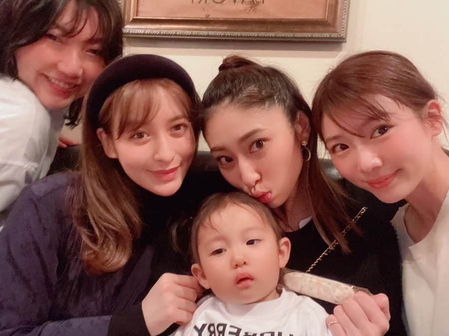 赤谷奈緒子のインスタグラム：「久々にななや👶ちゃん萌ちゃんに尚ちゃん💕 . . 久々に会えて嬉しすぎた♡ お誕生日お祝いまで本当に本当にありがとう😢💓 . . そしてななの👶ちゃんが見ない間に大きくなってて感動感激🥺💕 . . 本当可愛いすぎて可愛いすぎて癒されたなぁ♡ . . 今日もとっても幸せな一日になりました♡ . . . #mybirthday#30歳#誕生日#可愛いすぎる🎁まで#一生物だな🥺💓」