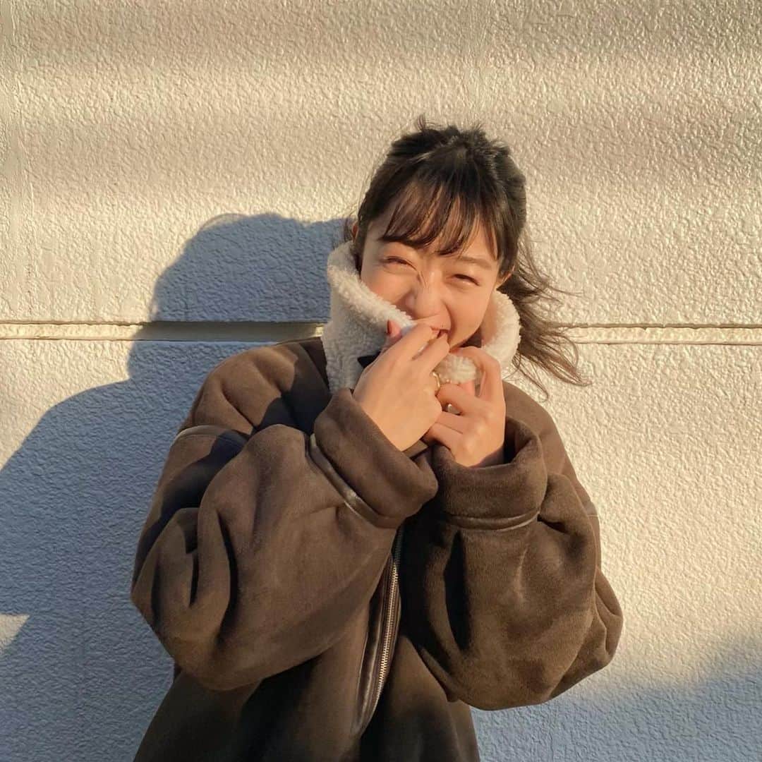 吉田佳菜のインスタグラム：「ㅤㅤㅤㅤㅤㅤㅤㅤㅤㅤㅤㅤㅤ ㅤㅤㅤㅤㅤㅤㅤㅤㅤㅤㅤㅤㅤ 西日が眩しいのと笑いすぎて目がなくなった☺️ ㅤㅤㅤㅤㅤㅤㅤㅤㅤㅤㅤㅤㅤ ㅤㅤㅤㅤㅤㅤㅤㅤㅤㅤㅤㅤㅤ #フライトジャケット #kana_chicode #ちわcode #whoswhochico #salonbychico ㅤㅤㅤㅤㅤㅤㅤㅤㅤㅤㅤㅤㅤ」