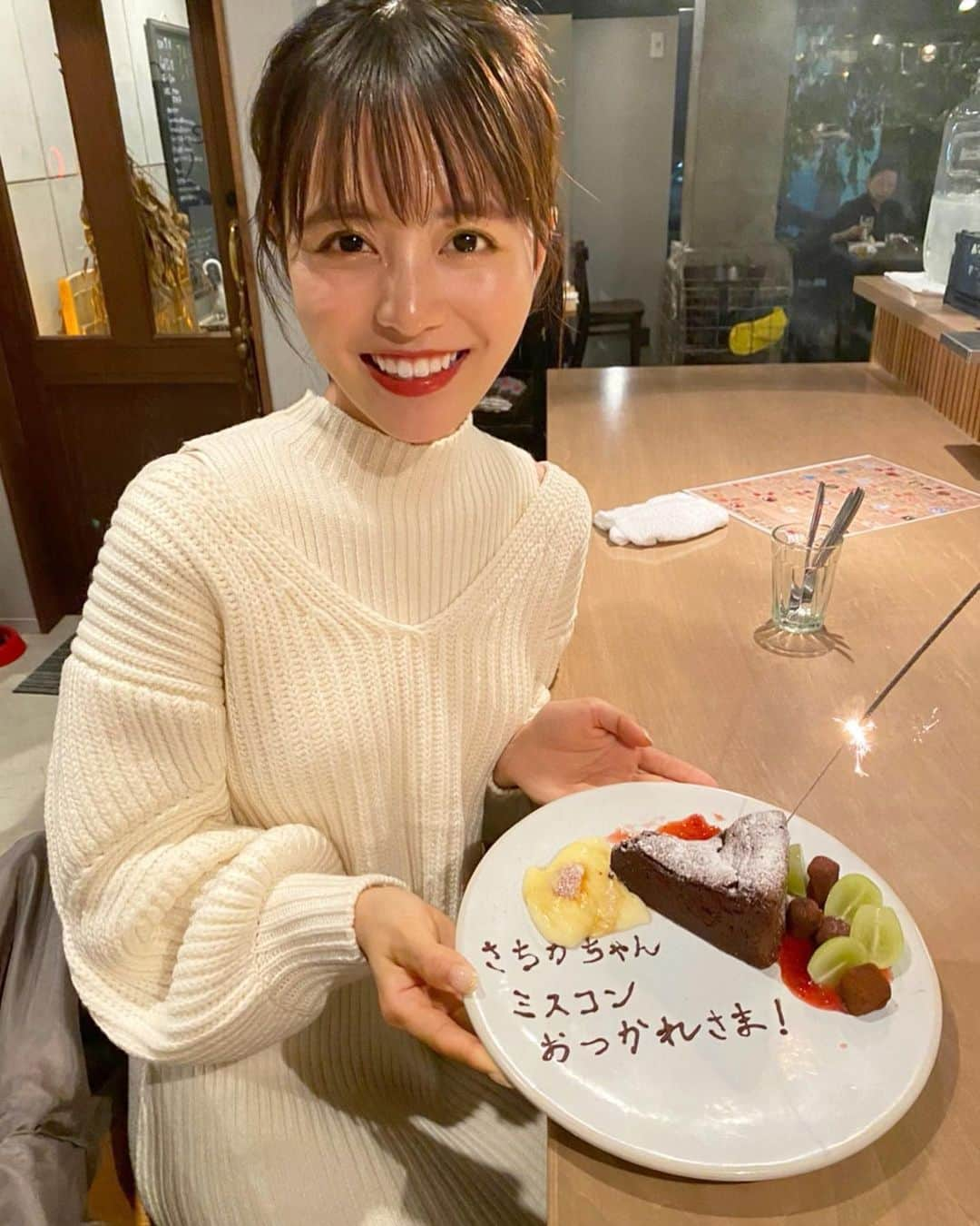 新田さちかさんのインスタグラム写真 - (新田さちかInstagram)「大好きな幼馴染から☺️💕﻿ ﻿ メニューぜーーんぶ美味しそうで、﻿ この後お蕎麦も頼んだね🐖🐖﻿ ﻿ 久しぶりに地元に帰って、﻿ 大好きな人に会えて、﻿ たくさんお話しできてリフレッシュされたぁ💕﻿ ﻿ 本当に素敵な人たちで溢れてる地元で﻿またお仕事をさせて頂けるよう頑張ります🙏🏽✨﻿ ﻿ #金沢 #夜ご飯 #みんなありがとう」11月15日 22時30分 - sachat__official