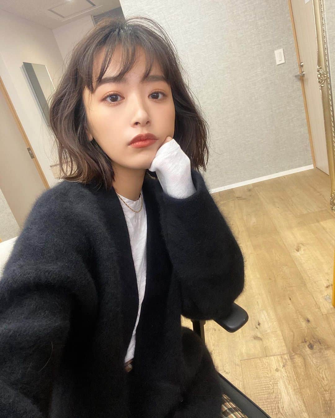 近藤千尋のインスタグラム：「今日はマスカラがうまくいった日やで〜❤️ カーディガンは　@elendeek 😚 撮影終わって 数少ないママ友と遊んだ日曜日💜笑 明日は七五三でっす😚 また1週間頑張りましょう❗️💁‍♀️」
