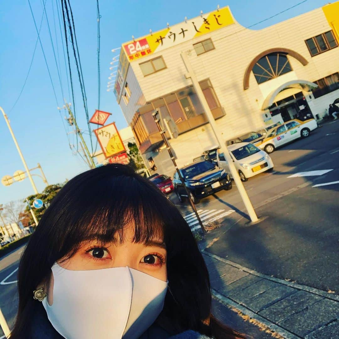 黒田菜月さんのインスタグラム写真 - (黒田菜月Instagram)「静岡が誇る最強スポット❤️ #サウナしきじ #薬草サウナ #サウナの聖地 #スチームで痺れた #薬草風呂  #肌にも喉にも優しい #サウナ女子  #サウナイキタイ  #サ道 #サ道女子 #サウナ部  #静岡観光 #路線バス #登呂コープタウン入口 #初めて降りた #まだサインあって嬉しかった #門脇麦 さんと並んでるとか歓喜 #松尾スズキ さんとお隣率高めで恐縮 #受付スタッフさんの優しさが沁みる #いつもありがとうございます #また来ます😽❣️ @mikie_sasano」11月15日 22時38分 - nyaaatsuki_krd