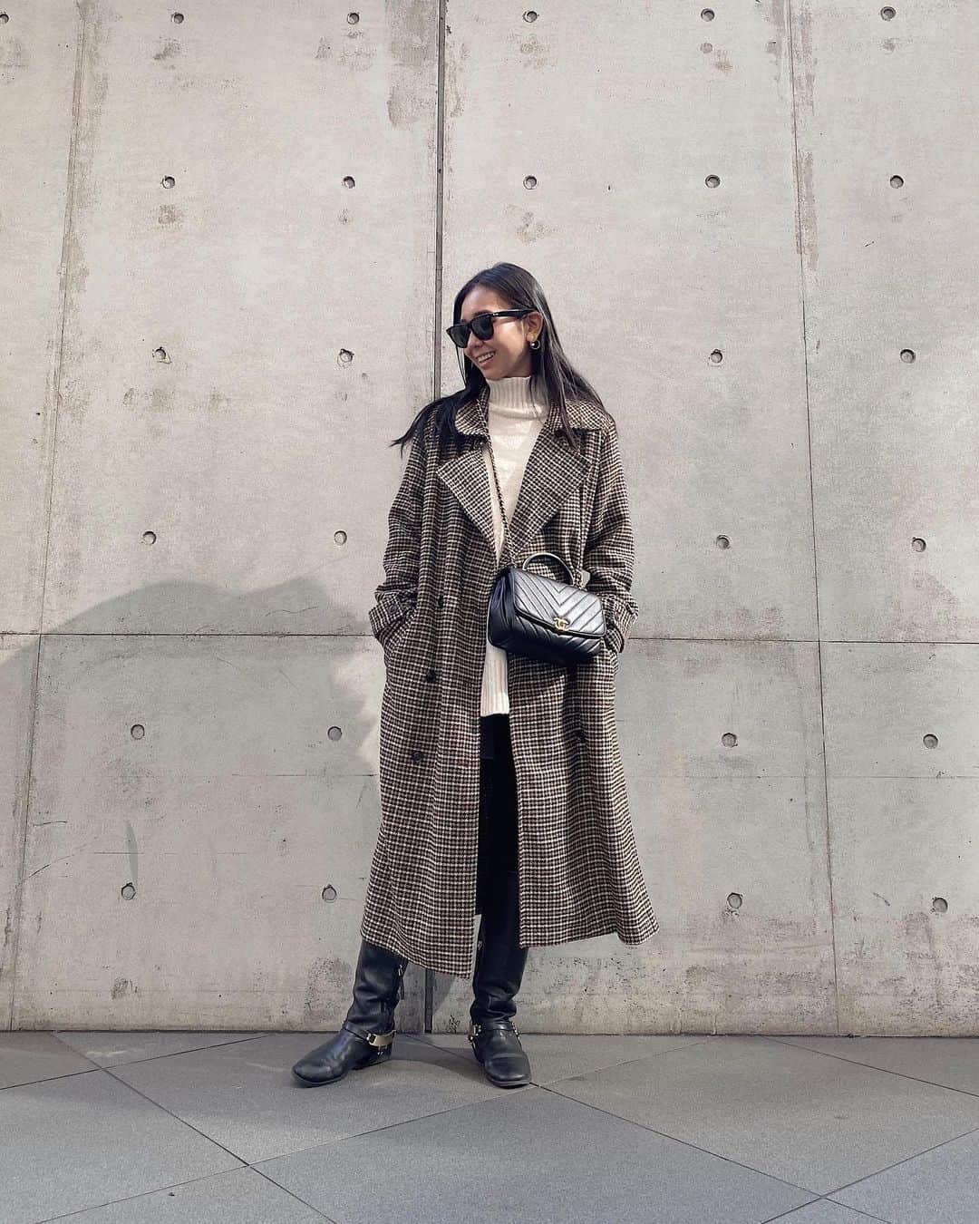 鈴木詩織のインスタグラム：「今日は銀座デートしてきました♡ . チェックのコート着てみたよ🍂彼にも褒められたコーデでした😌 . アウター、ニット、パンツがRe:EDITのものです！シンプルで着回しできそうなアイテムばかりあったよ〜💕 . パンツは裏起毛であったかいし、ニットはチュニック丈なのでヒップラインが隠れるよーん。 . 11月13日〜15日で1,000円OFFクーポンを配布中だそうです！ . . . . .  #コーデ部#コーデ日記#162cmコーデ#reedit#リエディ#リエディスタ#エシカルファッション#サステナブル#SDGs#トレンチコート#メルトンコート#ハイネック#ハイネックニット#スキニーパンツ#裏起毛パンツ#2020AW  @reedit_official」