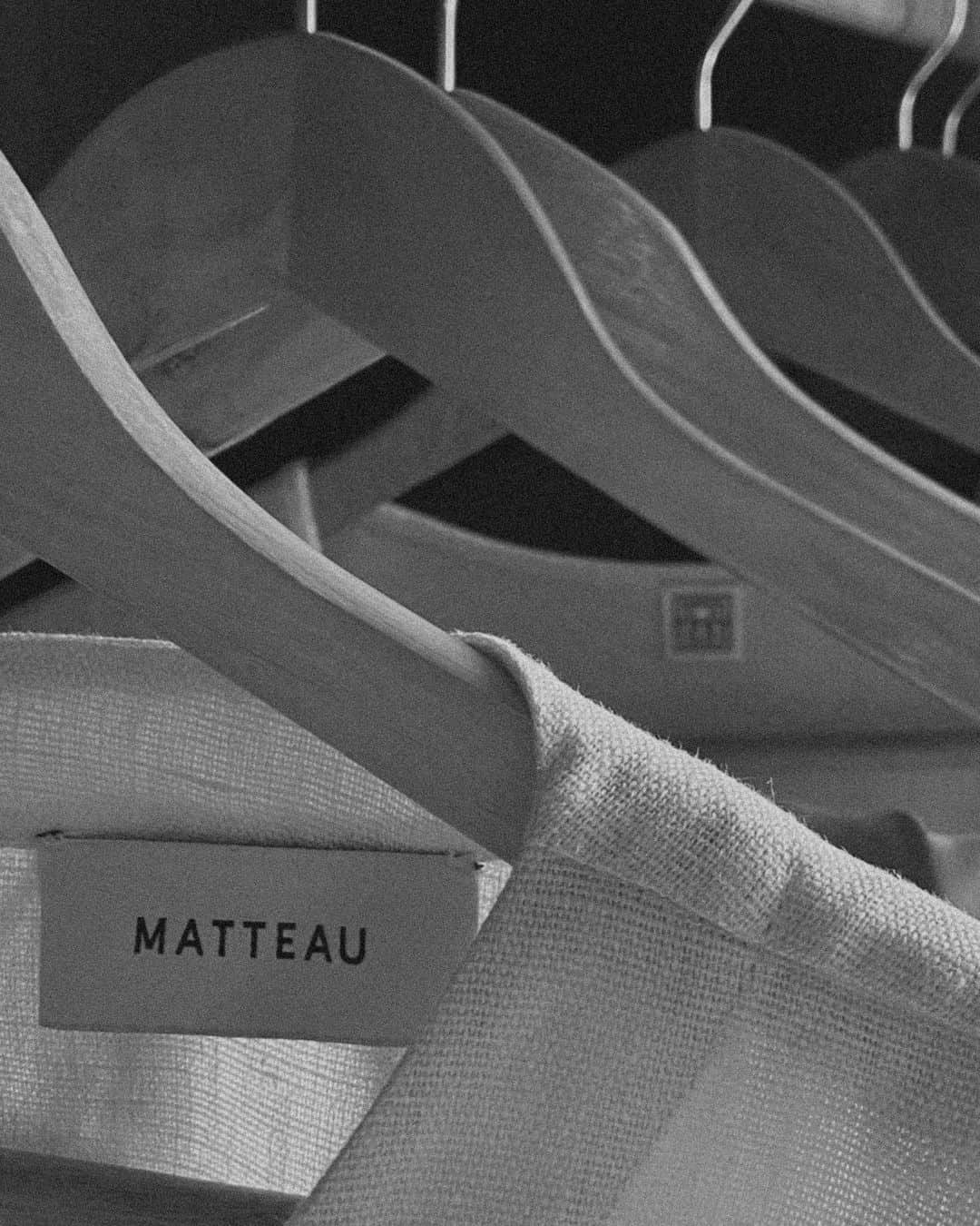 FashionMuggingさんのインスタグラム写真 - (FashionMuggingInstagram)「Closeup of my favourite brands hanging in the wedding closet  (@oliviakijo 🤍)」11月15日 22時50分 - jessss.ab