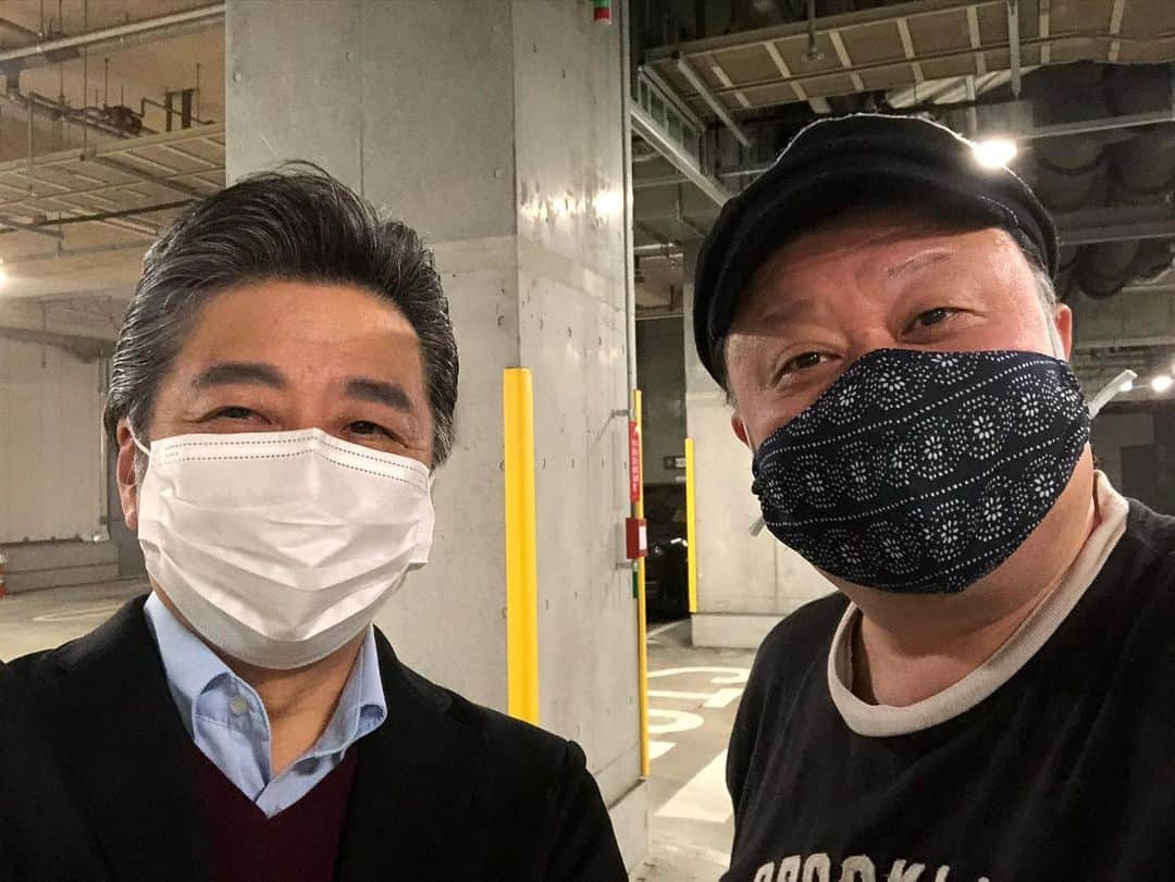 杵屋勝四郎さんのインスタグラム写真 - (杵屋勝四郎Instagram)「歌舞伎座2部終わり 駐車場で市川猿弥丈に遭遇！ 久しぶりで楽しく会話しました。 昨日は中車丈と遭遇、 偶然deth! #歌舞伎座#市川猿弥#市川中車#半沢なおき #勝四郎#びっくり」11月15日 23時00分 - kineyakatsushiro