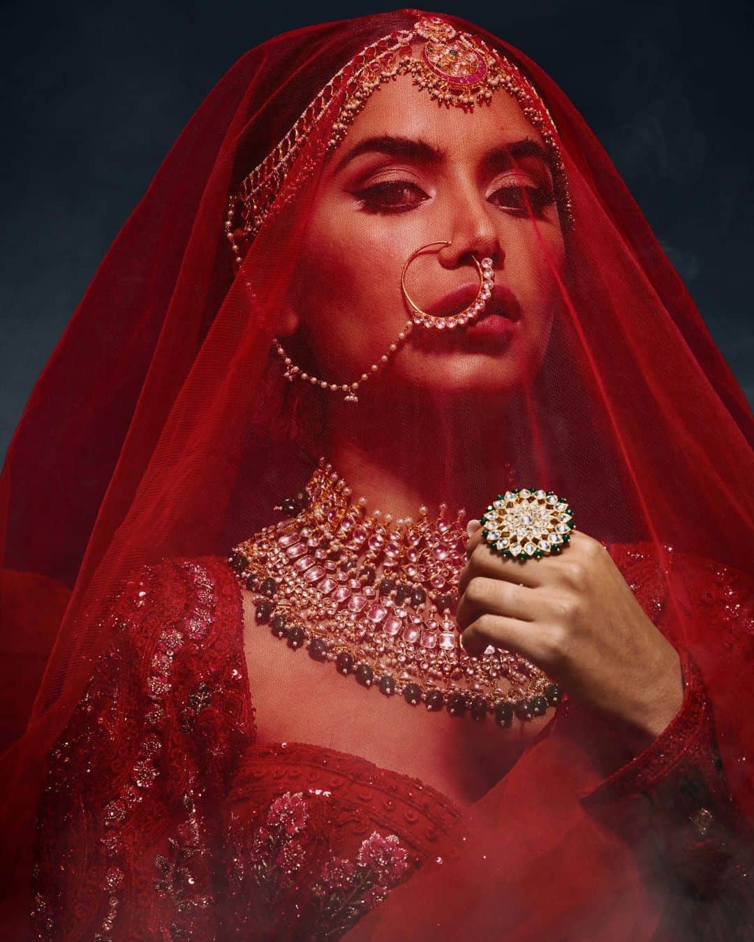 Diipa Büller-Khoslaのインスタグラム：「DUALITY OF A WOMAN A little backstory about these photos is that when I did this shoot on the 4th, my mom was celebrating Karwa Chauth at home. Believe it or not, without knowing or telling each other anything, we both took these exact same photos around the same time. Mother- daughter telepathy, don’t you think?  Aside from the coincidence, these two photos hold so much beauty and sincerity in my eyes. My mom has always taught and shown me two facets of a woman. She always told me that a woman could hold great bravery, fierceness, strength and all the power in the world, all in just her eyes. Simultaneously, have this vulnerable side showing how spiritual she is or how grounded and humble she can still be, whilst holding her power.   That being said, I grew up believing that that’s exactly what a woman should be and aspire to be: a well rounded being, proudly representing her duality of power and humility in moments where it’s necessary .   Something I get told almost everyday, is how much I resemble my mom... what an honor that is. Looking at these photos, I feel closer than ever with the woman who I’ve always considered my role model and has taught me how to stand  independently and proud to this day. I need only not be her, but instead to be the woman she has raised me to become with all the encouragement, support and everlasting love. ❤️ @sangithakhosla」