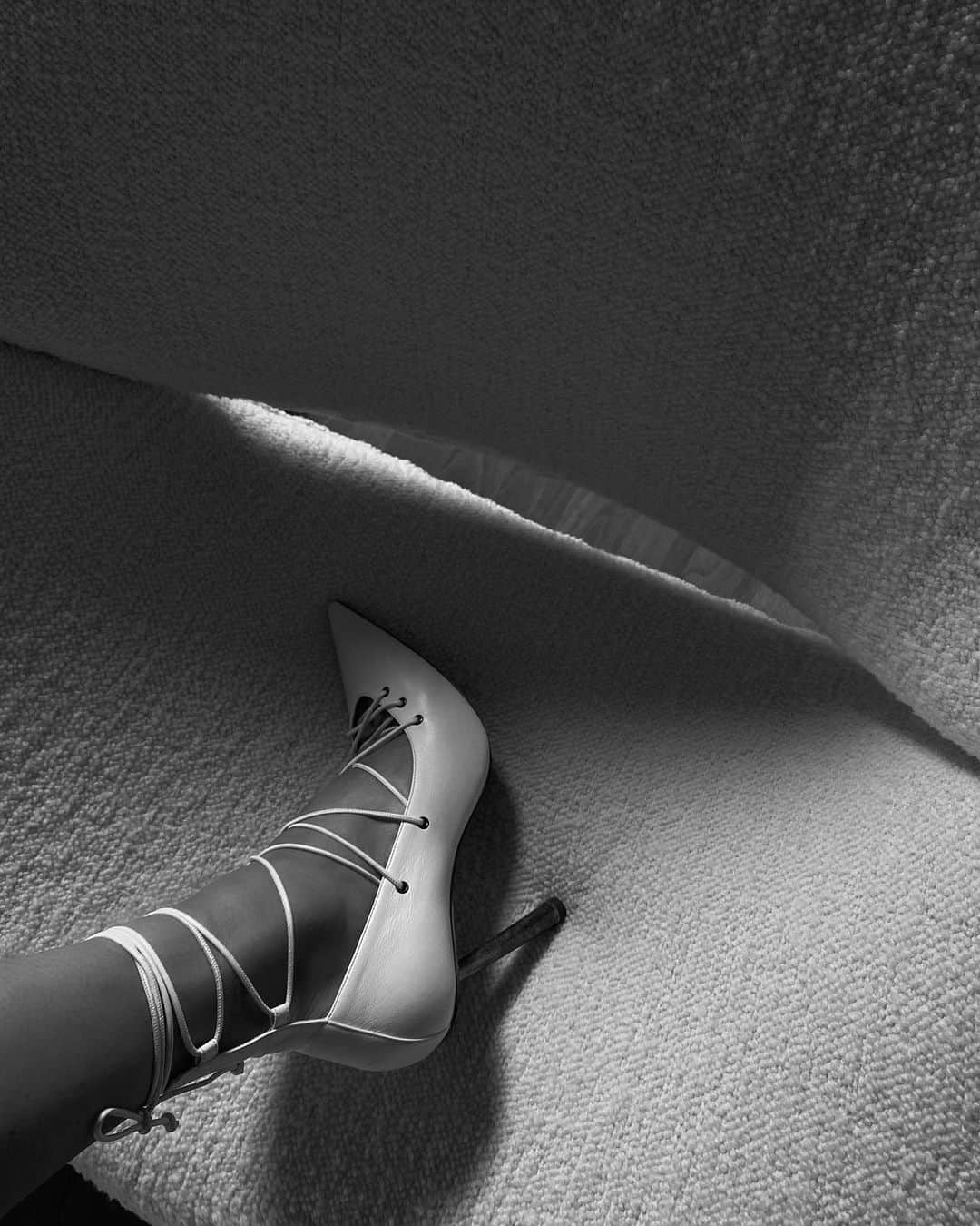 ペニーレ・タイスベックさんのインスタグラム写真 - (ペニーレ・タイスベックInstagram)「Annonce Feet up🤍」11月15日 23時00分 - pernilleteisbaek