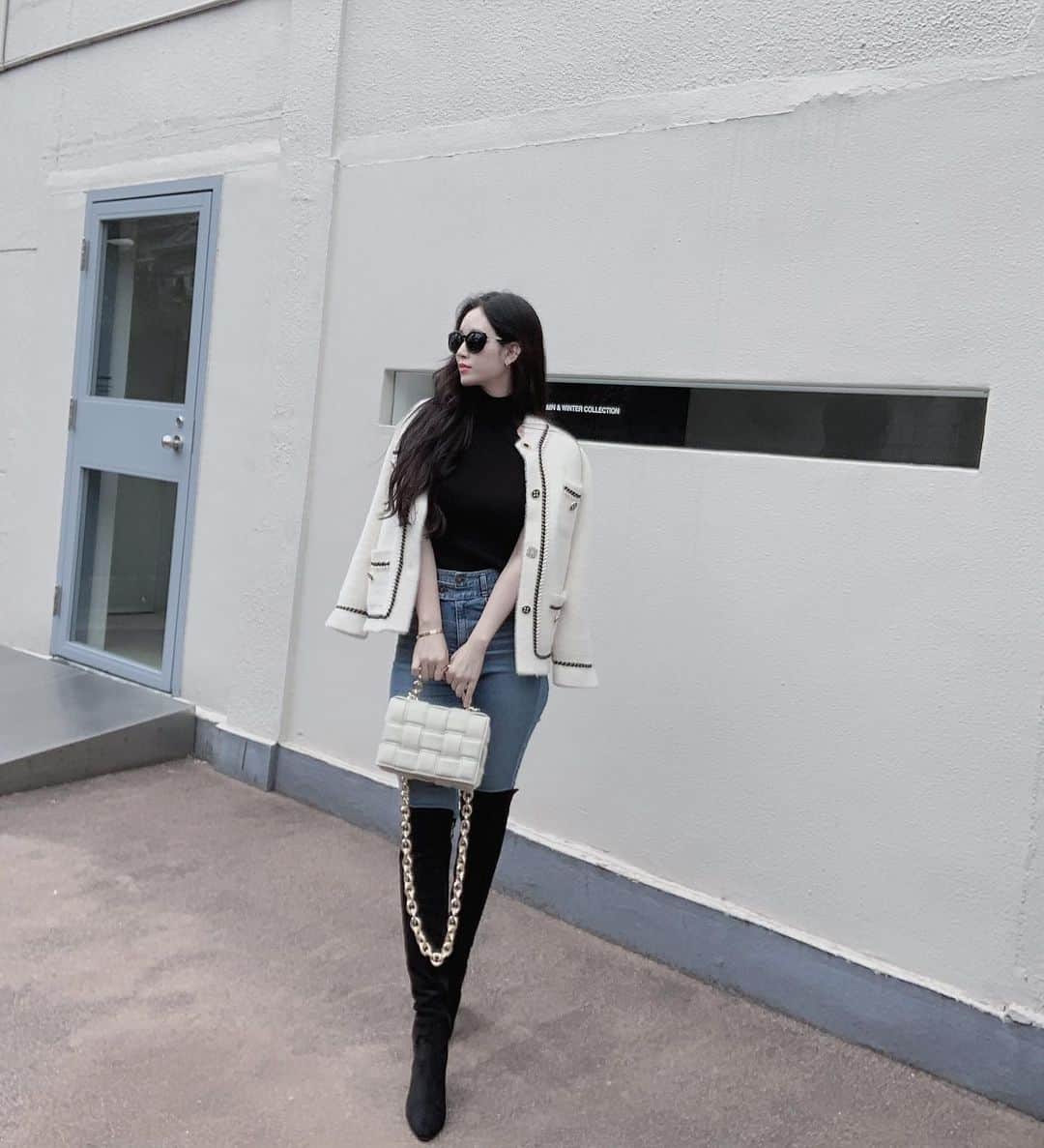 natsu_772のインスタグラム：「Instagramアップデートされて あたふたするの私だけでしょうか？😭  🏷coordinate credit  outer @128__pm  tops @zara  denim @128__pm  boots @128__pm   ↑このブーツ、走り回っても 全くズレないので めちゃオススメです🤗  美容鍼よく、質問頂くのでこちらに残して おきます✏️♡  2、3週間に一回のペースで 美容鍼、美容整体 @oasis_tokyo_official さんに 一年ずっとお世話になってます✨  大阪にもあるので大阪の 皆様もぜひ♡  @oasis_osaka_official   #ootd #awfashion  #128pm #美容鍼#美容整体 #美肌#肌管理#美容  #美脚ブーツ#韓国ファッション #韓国通販」