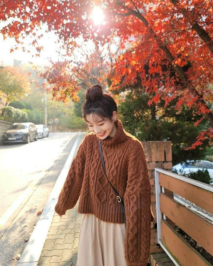 ダヒョンのインスタグラム：「Dahyun as your girlfriend in Autumn 🥰」