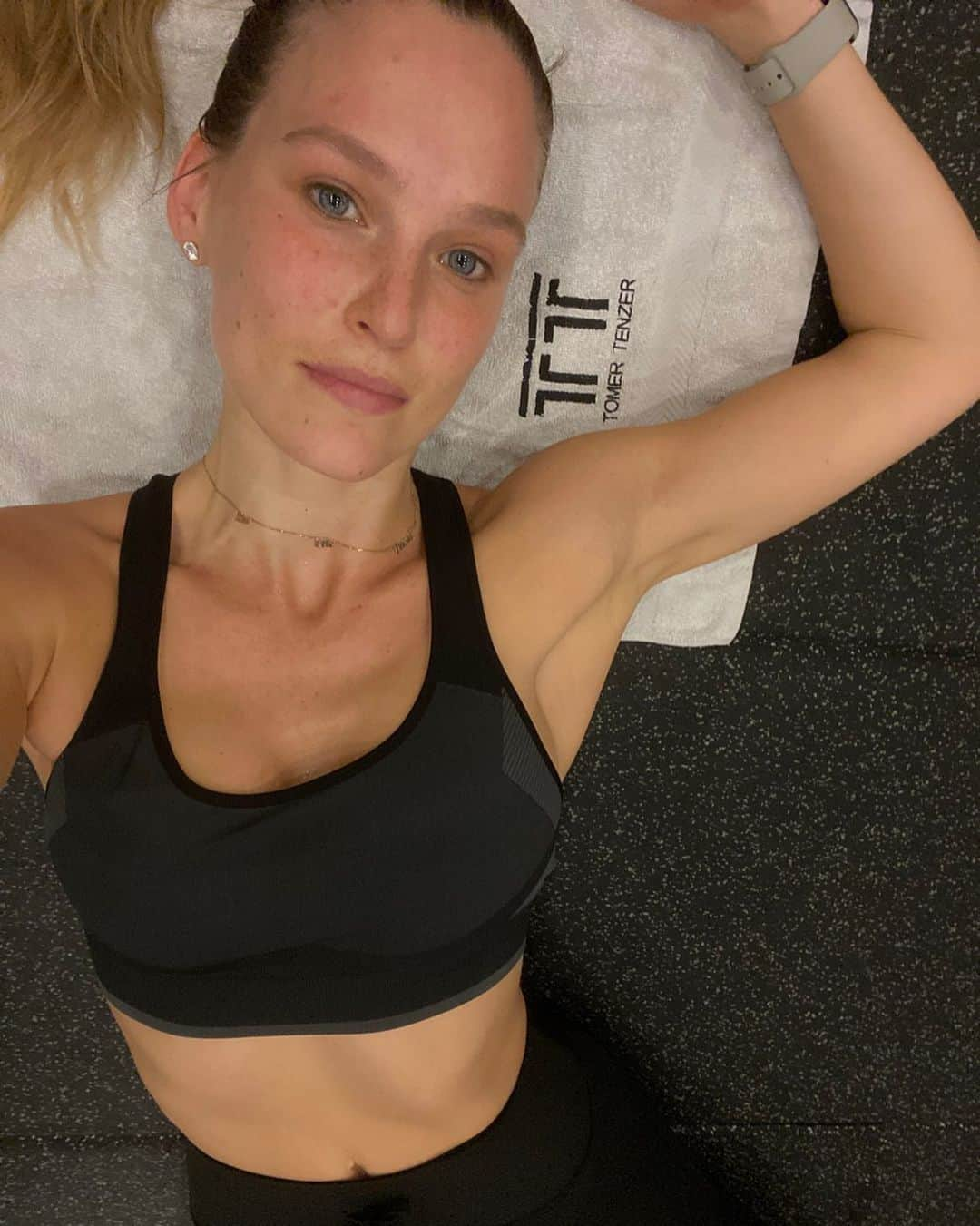 バー・ラファエリさんのインスタグラム写真 - (バー・ラファエリInstagram)「Complete 💪🏼」11月15日 22時55分 - barrefaeli