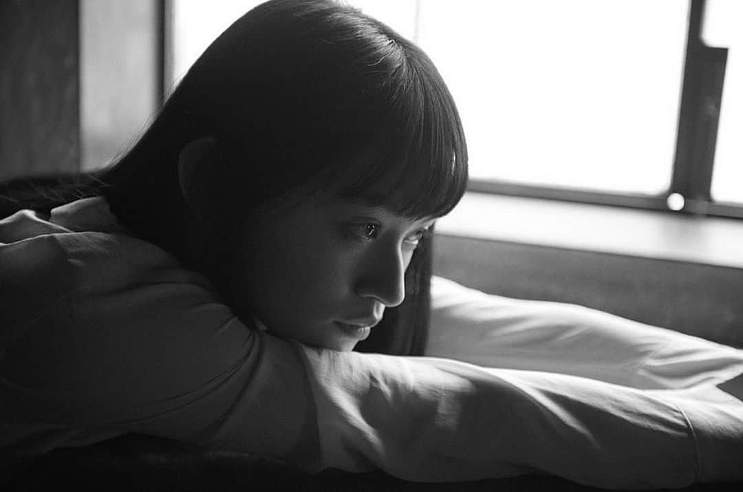 shihori.kathleenのインスタグラム：「教室だったらこの席が好きだったな」