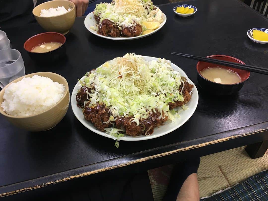 吉田一将のインスタグラム：「ボリューム満点！！ #いつかのネギ味噌ヒレカツスペシャル #旨し #宮崎 #それ以上でもそれ以下でもない」