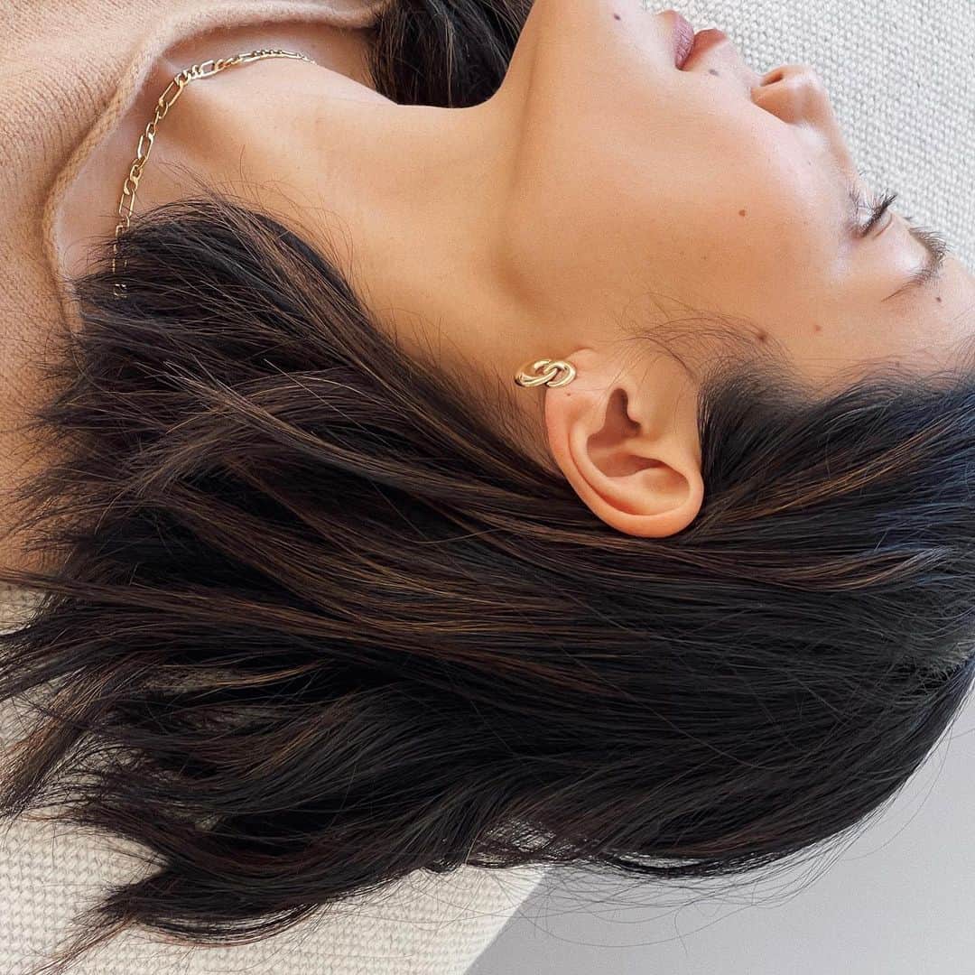アリス・ガオのインスタグラム：「first hair color in the books - thank you @fourteenjay and @aveda for the lovely experience! i can see this getting highly addictive 🤪. #styledbyaveda」