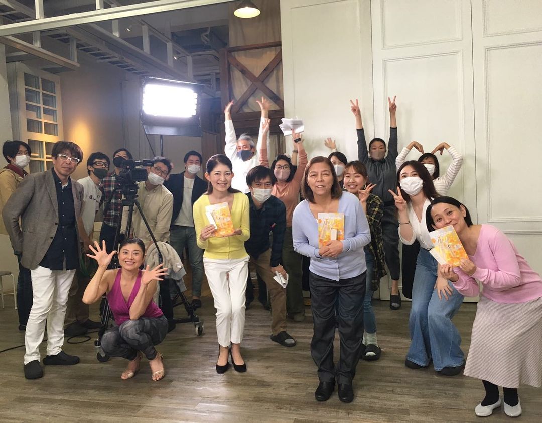 間々田佳子のインスタグラム：「2日間の 撮影終了‼️  今回は スタッフの皆さん インストラクターのみなさん 生徒さん達に そして友人に… みんなに助けていただき 無事に終了いたしました！  ありがとうございました(≧≦)　  #間々田佳子 #コアフェイストレーニング」