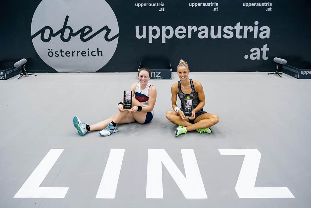 WTA（女子テニス協会）さんのインスタグラム写真 - (WTA（女子テニス協会）Instagram)「Congratulations to @tamarazidansek997 and @arantxarus1! The @wtalinz doubles champions! 🏆🏆」11月15日 23時06分 - wta