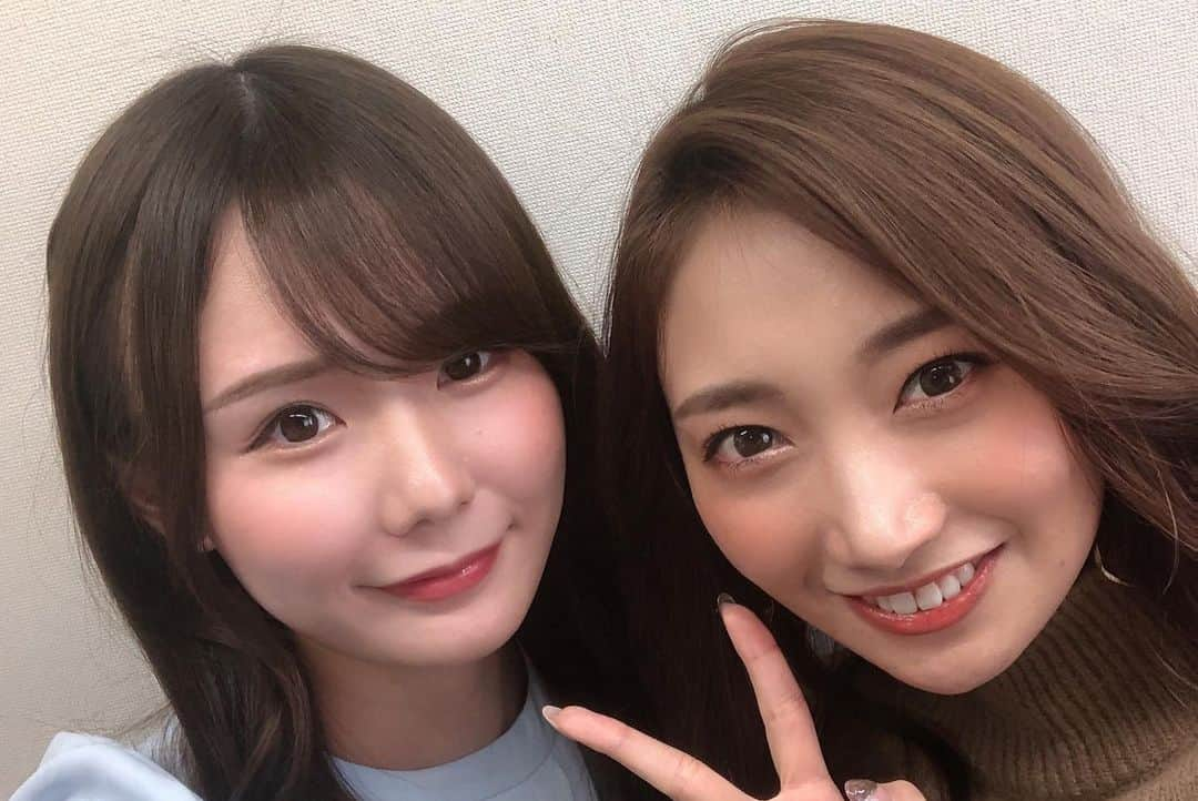 加美杏奈さんのインスタグラム写真 - (加美杏奈Instagram)「・ "初"カレンダー発売記念イベント！ ありがとうございました☺️⸜❤︎⸝‍ ・ 最近ファンのみんなに会える場が増えて嬉しいいいい🥺 ・ 再来年もカレンダーが出せるよう頑張るので引き続き応援よろしくお願いします🙇🏼‍♂️！ ・ イベント会場で 大先輩のまなさん、みるさんにお会いすることができてお写真まで撮って頂けて… ありがとうございました😭💖 ・ 最高の1日になりました✨ #1114#カレンダー#2021年カレンダー#初カレンダー#発売記念#発売記念イベント#🎉congratulations#🎉🎉🎉」11月15日 23時08分 - anna.kami3