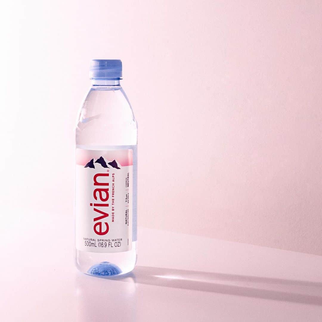 evianのインスタグラム：「Recycling is caring ♻️  Join us this #AmericaRecyclesDay in committing to keeping bottles out of nature. At evian, our ultimate goal is to become a circular brand by 2025, and we are playing our part to accelerate the transition from a linear to a circular economy of sustainable packaging. Simply put, this means eliminating packaging where we can and ensuring it can be recycled to safely reuse again and again to avoid waste.   Head over to evian.com to learn more!  #evian #evianwater #stayhydrated #americarecycles」