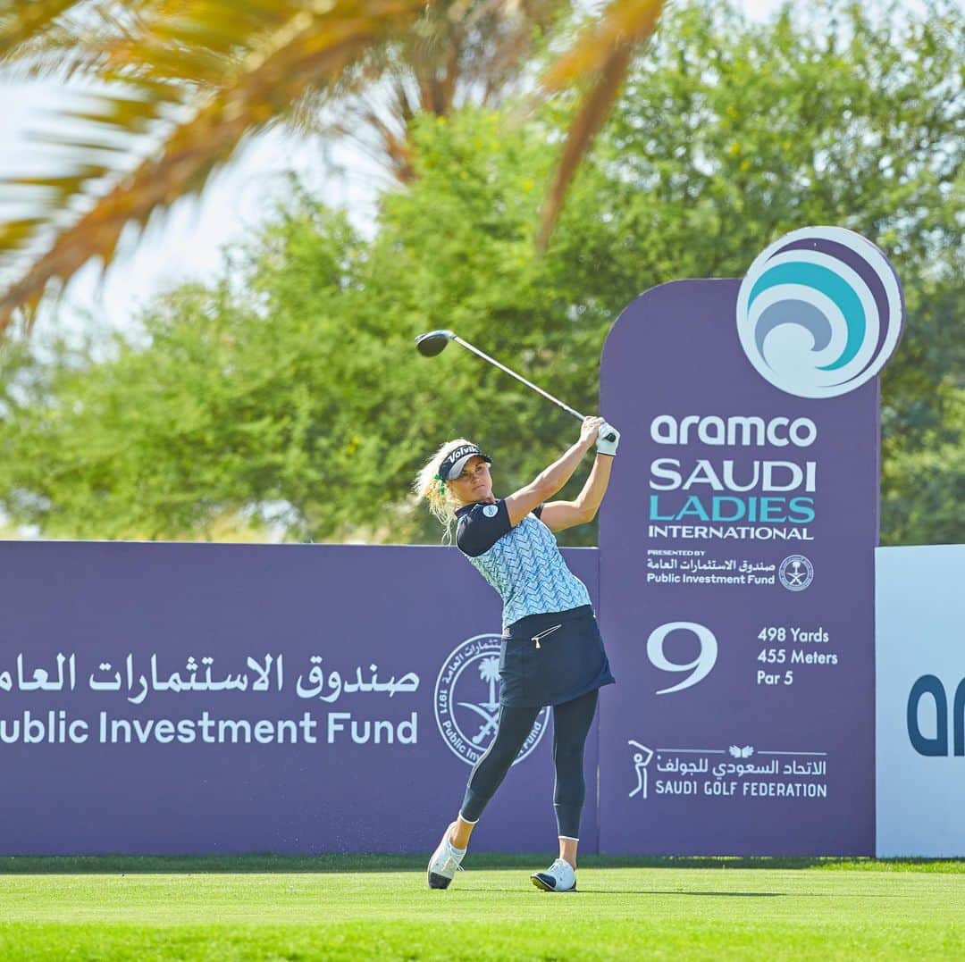カーリー・ブースさんのインスタグラム写真 - (カーリー・ブースInstagram)「Thank you @saudiladiesintl for hosting the First Ladies professional golf tournament. Massive Congratulations to @emilykristinepedersen」11月15日 23時24分 - carlyabooth
