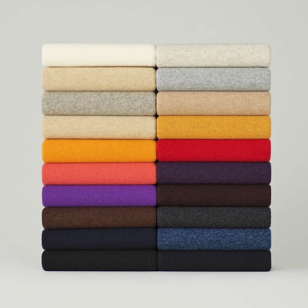 UNIQLO UKのインスタグラム：「Premium lambswool jumper, which colour is your favourite?  #Uniqlo #LifeWear #UniqloLifeWear」