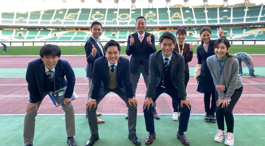 須藤駿介さんのインスタグラム写真 - (須藤駿介Instagram)「. 今を全力で戦う高校サッカー。 なぜこんなに心に響くんでしょう⚽️🔥  「この瞬間に100%出しきって苦しめ。後から後悔するのが1番苦しいぞ」  私自身、 多くの指導者の方に言われたこの言葉の意味を、いまさら再認識する選手権シーズンでもあります。  高校生たちのがむしゃらな姿は、沢山の事を考えさせられますね。 .  見事県の王者に輝いた藤枝明誠の皆さん 本当におめでとうございました！🏆 そして東海大静岡翔洋のエネルギッシュな常勝ストーリーは感動的でした！ . #高校サッカー選手権 #静岡県大会 #藤枝明誠 #新時代へ挑む」11月15日 23時31分 - sudo_shunsuke