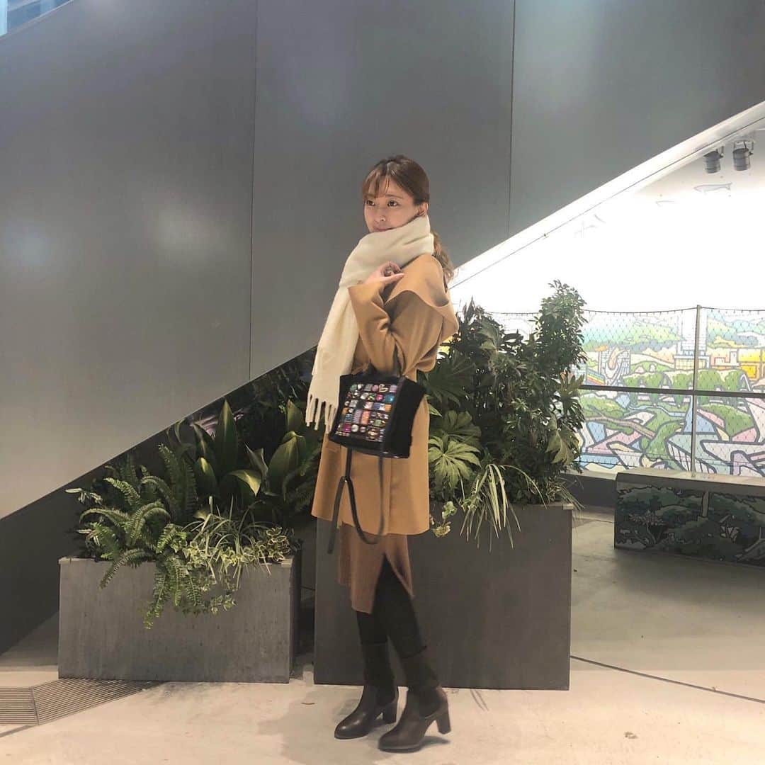 菊池かなこのインスタグラム：「. すごく寒かった日のコーデ👗 . @vivian_collection_official 太ヒールニットブーツ👢🧶 折り返しても履ける2way仕様 ニットなので締め付けが無くて 持っているブーツの中で一番履き心地が◎ . . ୨୧┈┈┈┈┈┈┈┈┈┈┈┈┈┈┈┈┈୨୧ #viviancollection #vivian公式アンバサダー#vivianコーデ  #2020aw #zozotown #ゾゾタウン #秋ファッション #秋コーデ #秋靴 #秋靴 #秋コーデ #秋ファッション #プチプラコーデ #プチプラファッション #プチプラ高見えコーデ #プチプラママコーデ #今日の靴 #靴好きな人と繋がりたい #足元倶楽部 #ブーツ#ブーツコーデ#サイドゴアブーツ#ショートブーツ #厚底ブーツ#レースアップブーツ#スタッズブーツ #ミドルブーツ #スクエアトゥブーツ #ニットブーツ #ソックスブーツ #ビット付き #ストレッチブーツ」