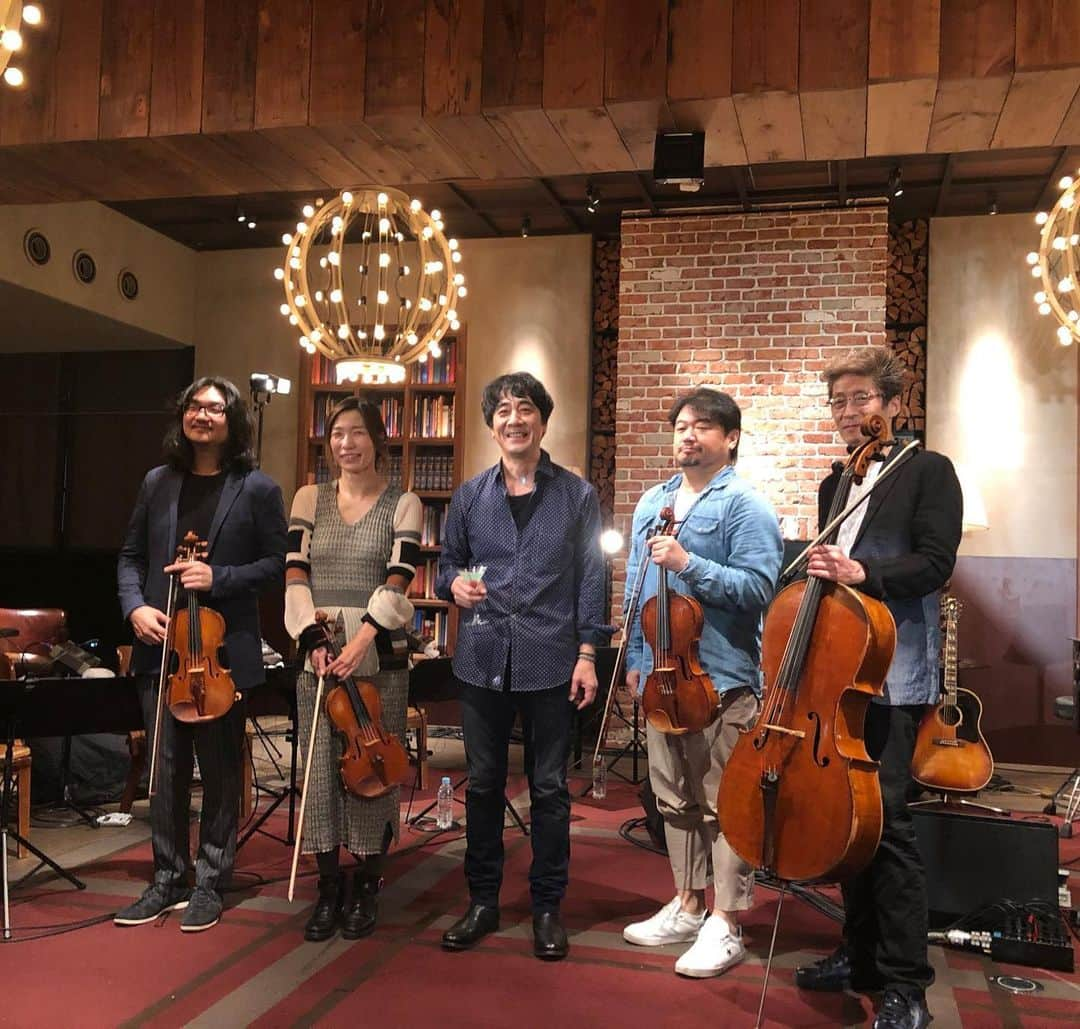 山崎まさよしさんのインスタグラム写真 - (山崎まさよしInstagram)「‼️生配信無事終了‼️ 【『YAMAZAKI MASAYOSHI String Quartet Special Concert』配信ライブ】 ありがとうございました！  アーカイブで11/18(水)23:59まで観られますので、 今日観られなかった方もぜひお楽しみください！  #山崎まさよし  #カルテット #室屋光一郎  #伊藤彩 #榎戸崇浩 #堀沢真己」11月15日 23時53分 - yamazaki_masayoshi_official