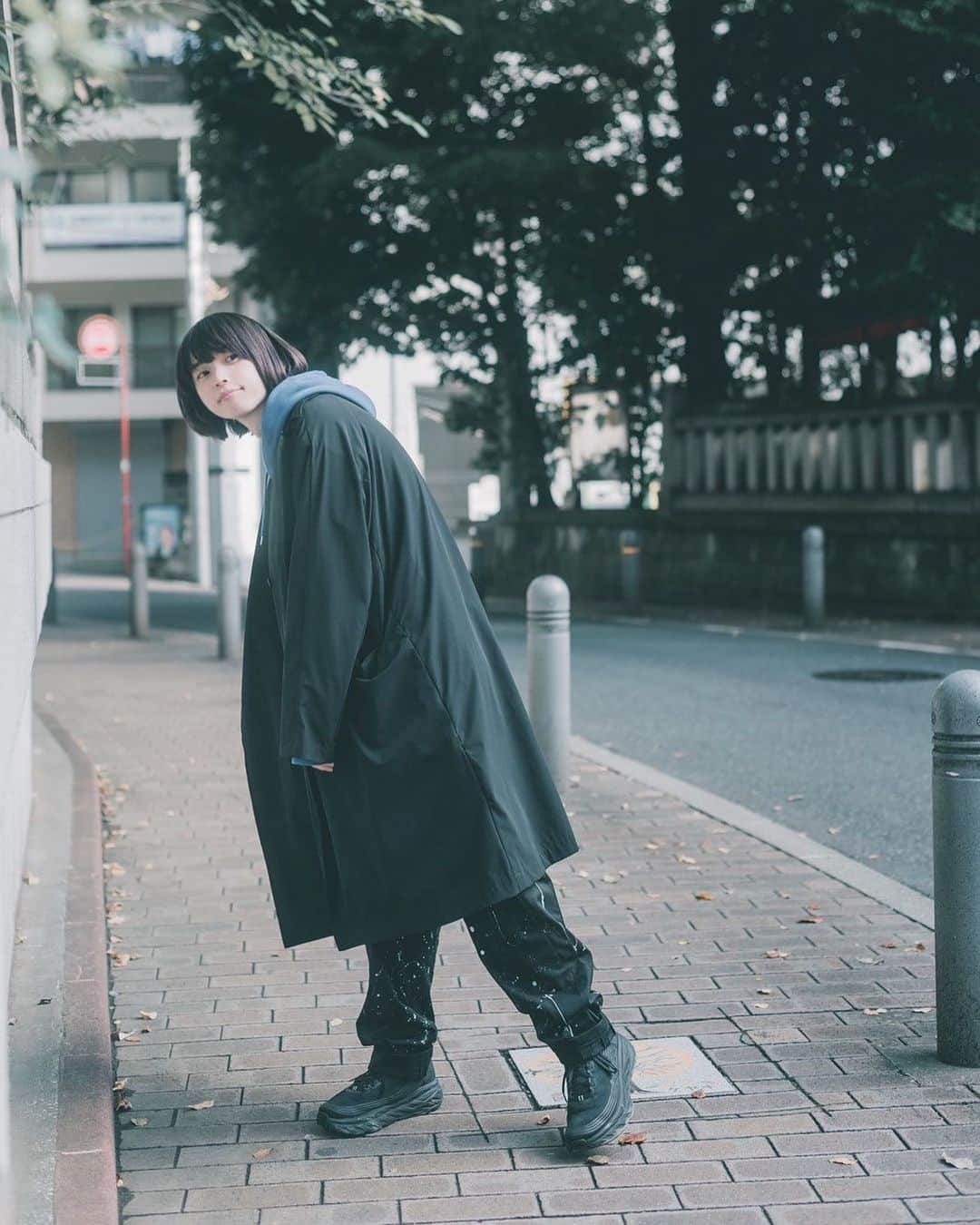 キクチユウジのインスタグラム：「photo:飛鳥井里奈 . . . . #キクチユウジ #uniqlo #uniqlou #プラスj #plusj #ポートレート #portrait #nikesacai #メンズファッション #メンズヘア #メンズカット #スニーカー #パーカーコーデ #パーカー #サロンモデル #ヘアカラートレンド #マッシュショート #マッシュウルフ #マッシュボブ #ボブ #ボブアレンジ #センターパート #アッシュカラー #透明感カラー」