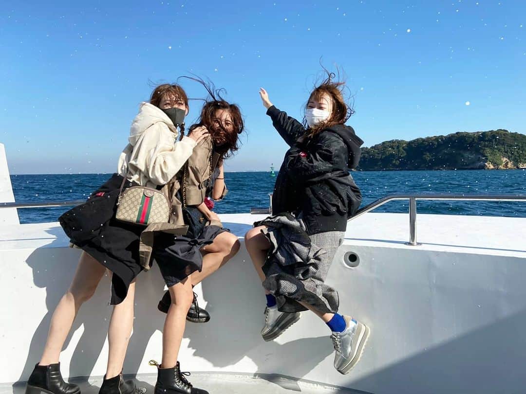 宮越愛恵さんのインスタグラム写真 - (宮越愛恵Instagram)「久しぶりに船乗ってさいこうだった🚢 写真お願いしたのにそれどころじゃなかったな😆😆笑  . . . .  #ドライブ#猿島#無人島」11月16日 0時00分 - mana.chun