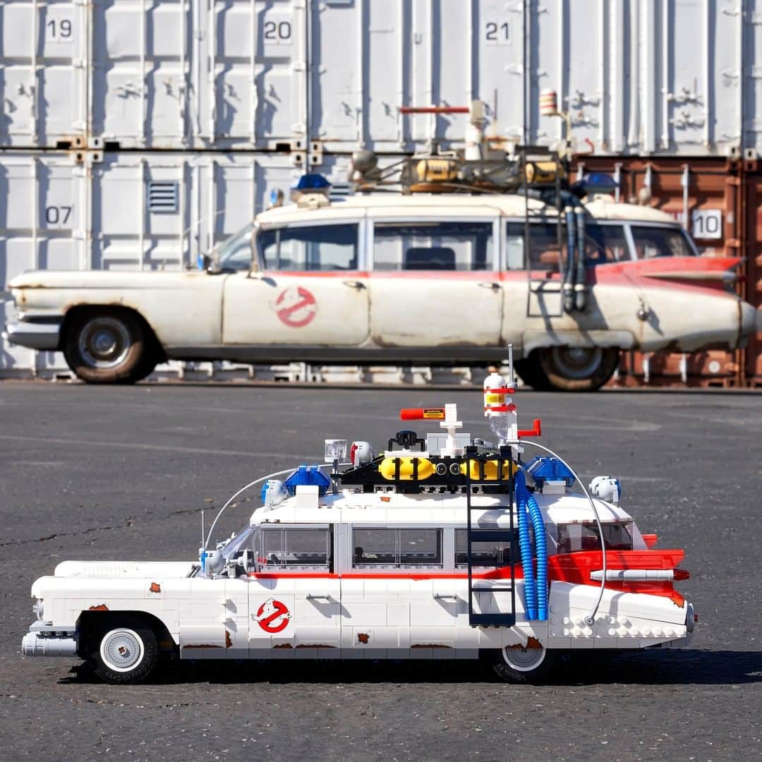 LEGOさんのインスタグラム写真 - (LEGOInstagram)「Get ready to capture the spirit all over again 👻 The new exclusive Ghostbusters ECTO-1 has arrived!   #LEGO #Ghostbusters #Ecto1」11月16日 0時00分 - lego