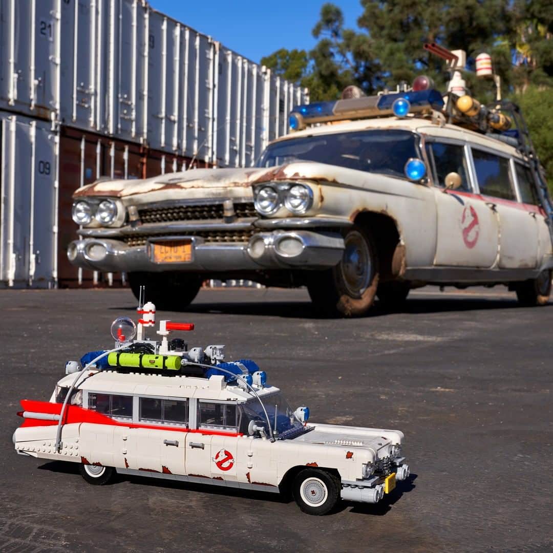 LEGOさんのインスタグラム写真 - (LEGOInstagram)「Get ready to capture the spirit all over again 👻 The new exclusive Ghostbusters ECTO-1 has arrived!   #LEGO #Ghostbusters #Ecto1」11月16日 0時00分 - lego