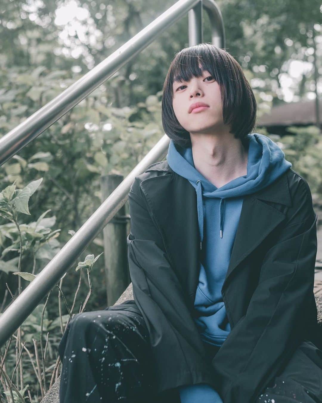 キクチユウジのインスタグラム：「photo:飛鳥井里奈 . . . . #キクチユウジ #uniqlo #uniqlou #プラスj #plusj #ポートレート #portrait #nikesacai #メンズファッション #メンズヘア #メンズカット #スニーカー #パーカーコーデ #パーカー #サロンモデル #ヘアカラートレンド #マッシュショート #マッシュウルフ #マッシュボブ #ボブ #ボブアレンジ #センターパート #アッシュカラー #透明感カラー」