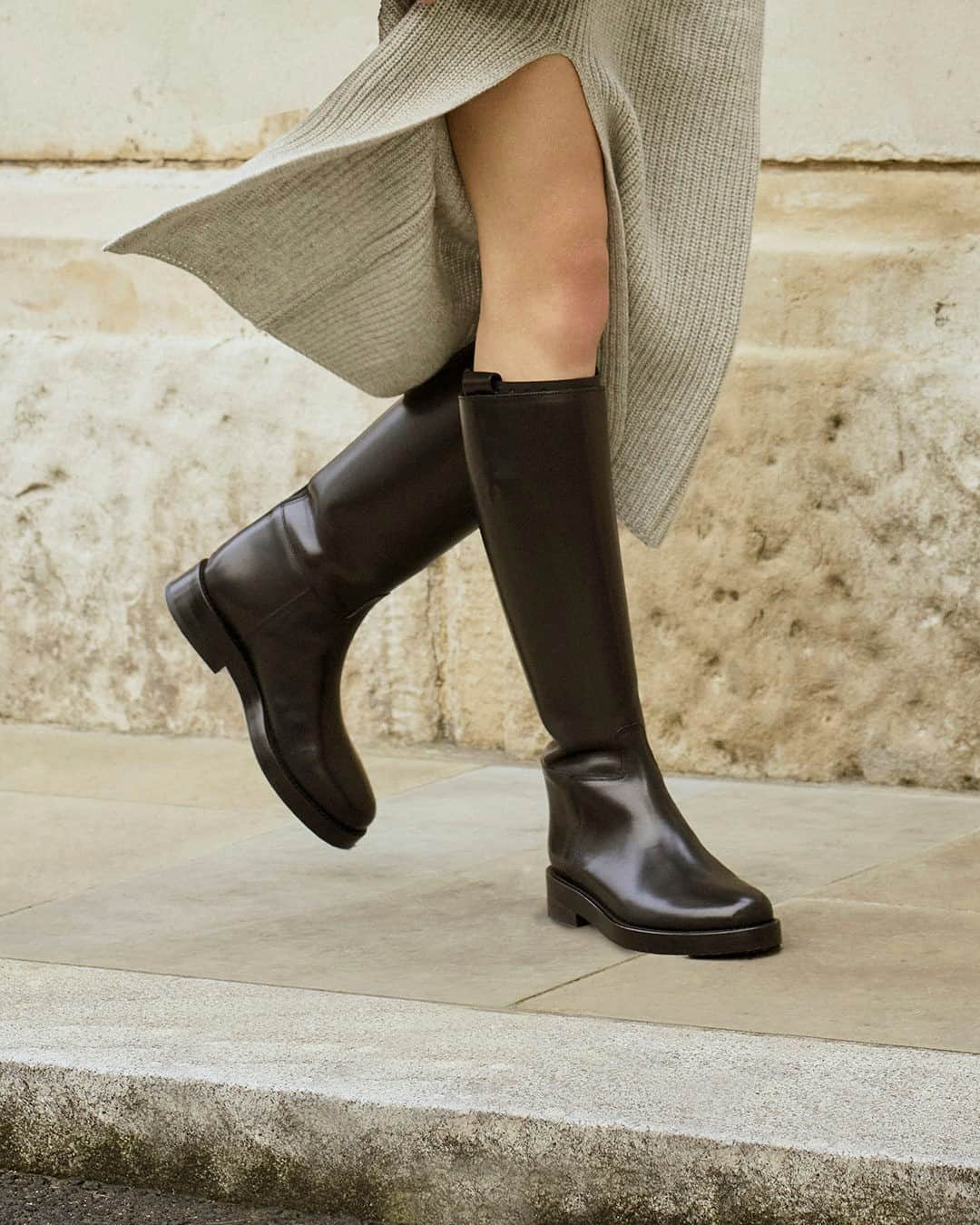 ネッタポルテさんのインスタグラム写真 - (ネッタポルテInstagram)「BOOT CAMP: Sleek and streamlined, equestrian-inspired boots are the perfect wear anywhere boot for winter. #IncredibleShoes  Tap the link in bio to shop at #NETAPORTER.」11月16日 0時01分 - netaporter