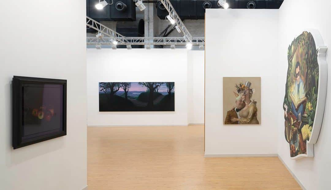 ガゴシアン・ギャラリーさんのインスタグラム写真 - (ガゴシアン・ギャラリーInstagram)「#WestBundArtFair: This weekend, Gagosian participated in West Bund Art & Design. Featured artists included Georg Baselitz, Huma Bhabha, Dan Colen, John Currin, Urs Fischer, Helen Frankenthaler, Theaster Gates, Katharina Grosse, Jennifer Guidi, Simon Hantaï, Hao Liang, Damien Hirst, Thomas Houseago, Tetsuya Ishida, Alex Israel, Y.Z. Kami, Takashi Murakami, Albert Oehlen, Rudolf Polanszky, Sterling Ruby, Sarah Sze, Adriana Varejão, Mary Weatherford, Tom Wesselmann, Rachel Whiteread, and Zeng Fanzhi. Follow the link in our bio to learn more about the works. __________ #Gagosian Installation views and video, Gagosian, Booth A102, West Bund Art & Design, West Bund Art Center, Shanghai, November 12–15, 2020 © All artworks copyrighted」11月16日 5時31分 - gagosian