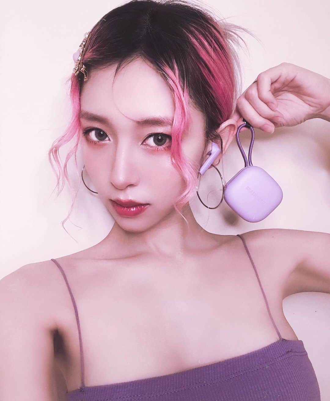 Eva Cheung☆のインスタグラム：「Purple Dream 💜 @streetvalue @urbanears #ultraviolet」