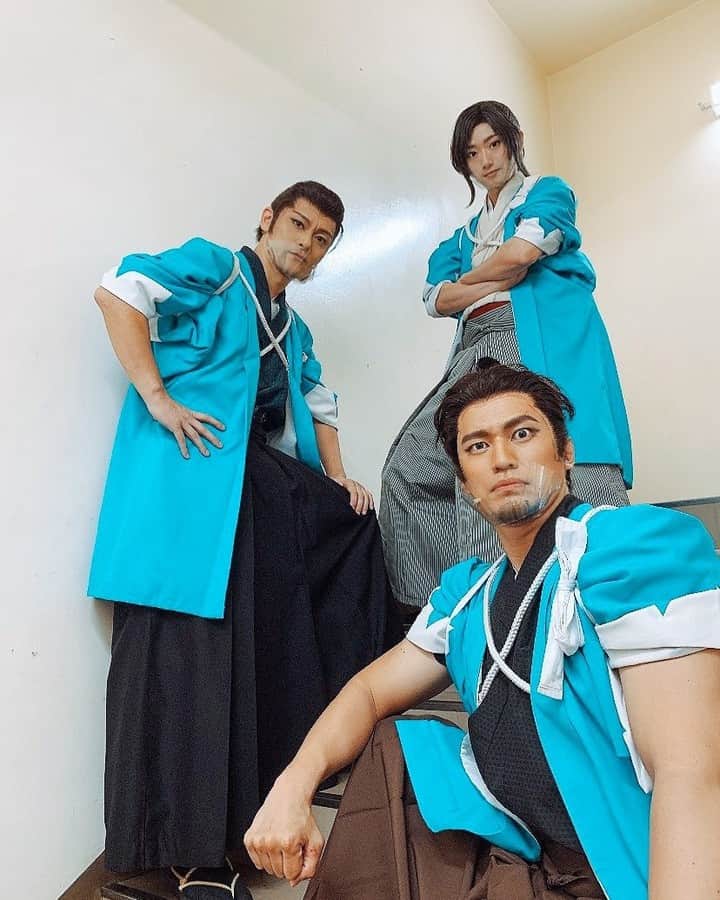 小柳心のインスタグラム：「本日も2公演、ありがとうございました。 配信で、劇場で、楽しんでいただけたら幸いです。  明日は休演日。 英気を養って、またあさって馳せ参じます。  #刀ミュ #幕末天狼傳2020 #新撰組 #近藤勇」
